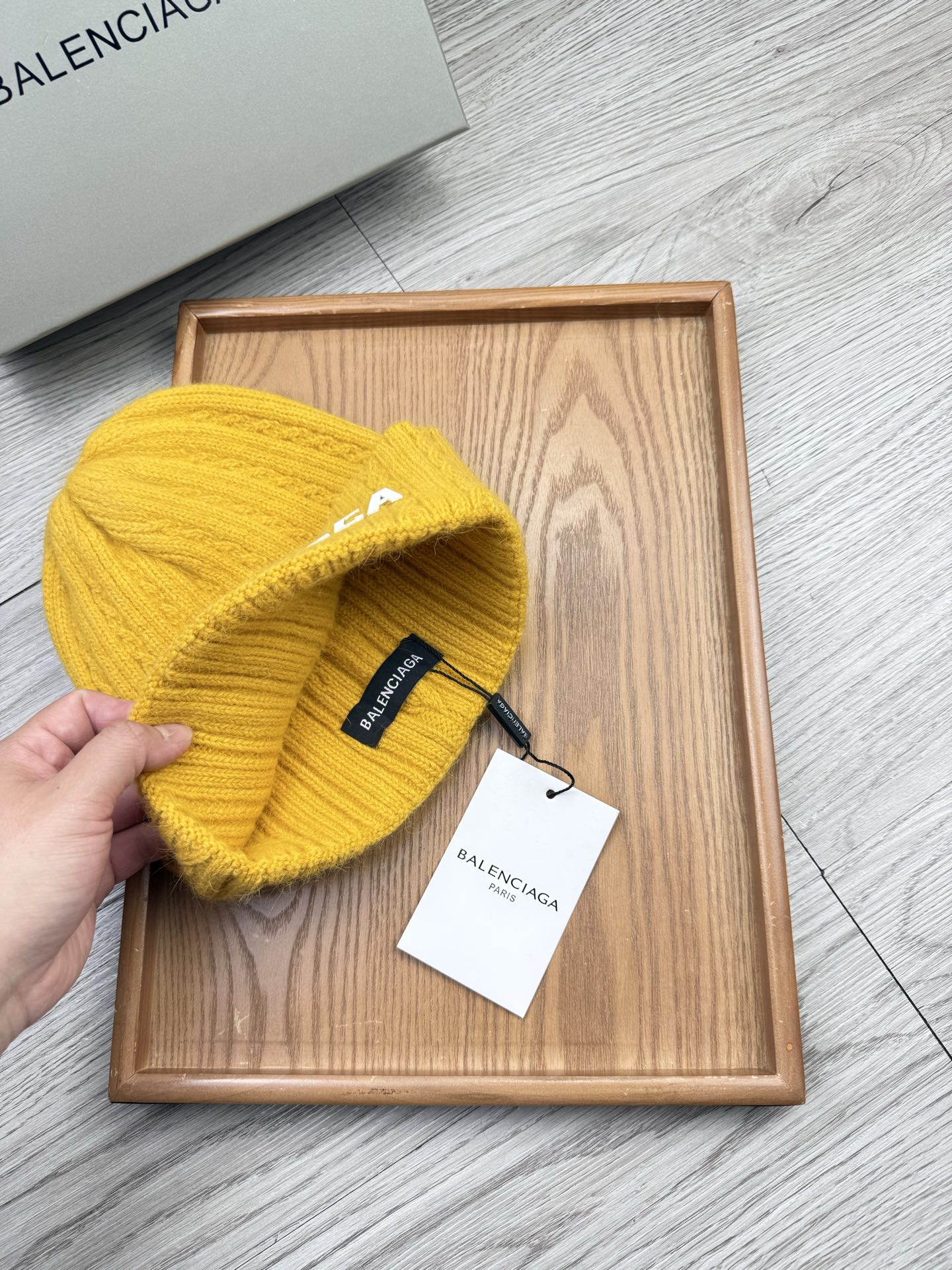 。巴黎世家。福利！【细毛线针织单帽】新款上架，特别实惠的一个系列帽子，面料：细毛线。密度紧致！毛线针织面