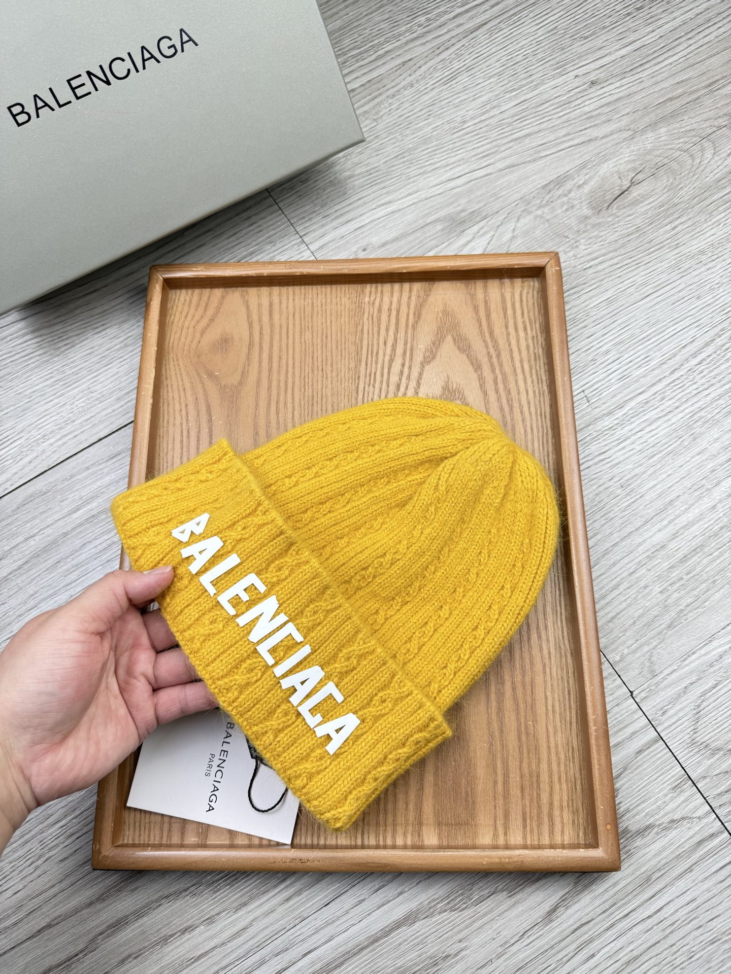 。巴黎世家。福利！【细毛线针织单帽】新款上架，特别实惠的一个系列帽子，面料：细毛线。密度紧致！毛线针织面