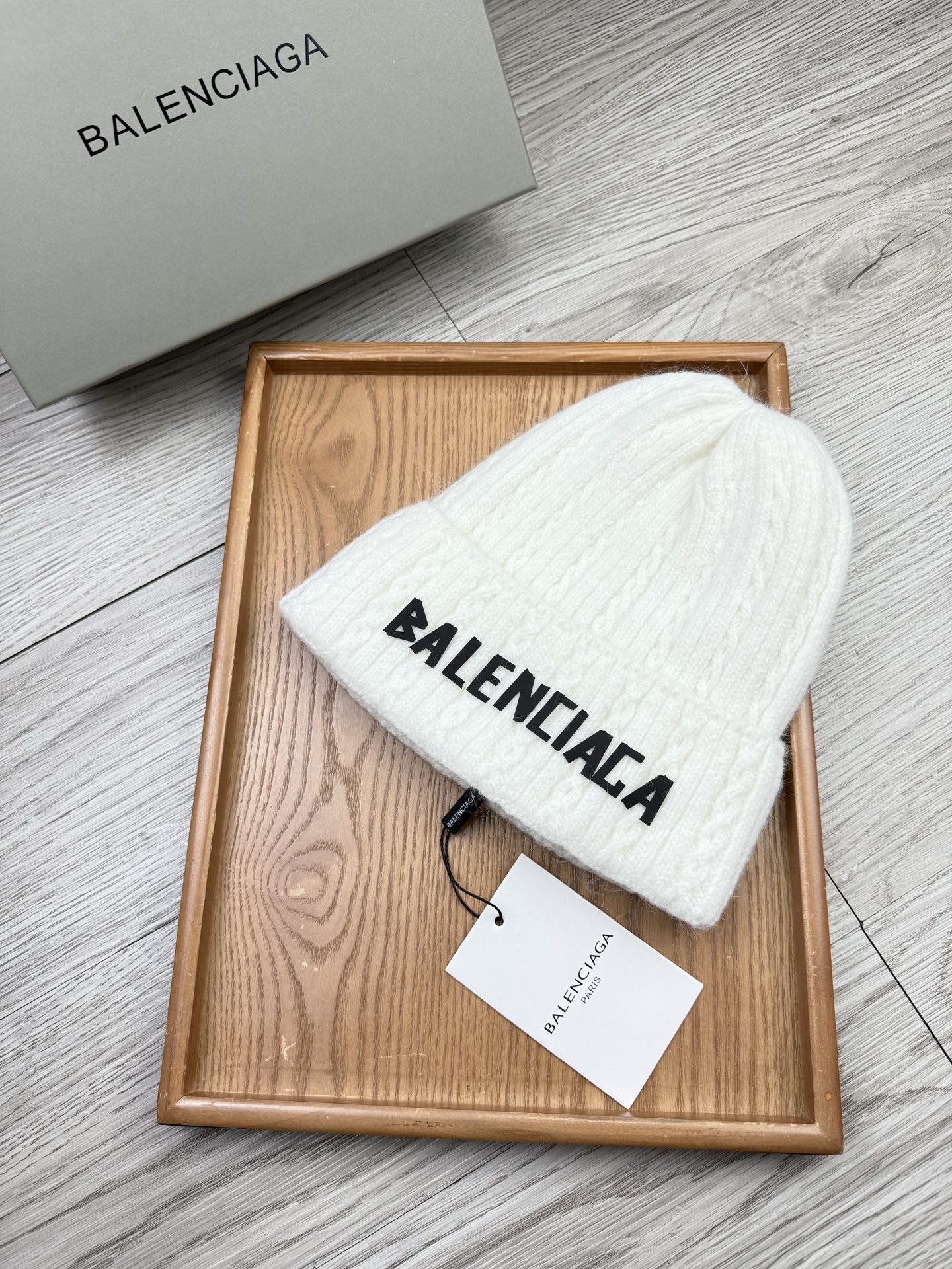 。巴黎世家。福利！【细毛线针织单帽】新款上架，特别实惠的一个系列帽子，面料：细毛线。密度紧致！毛线针织面