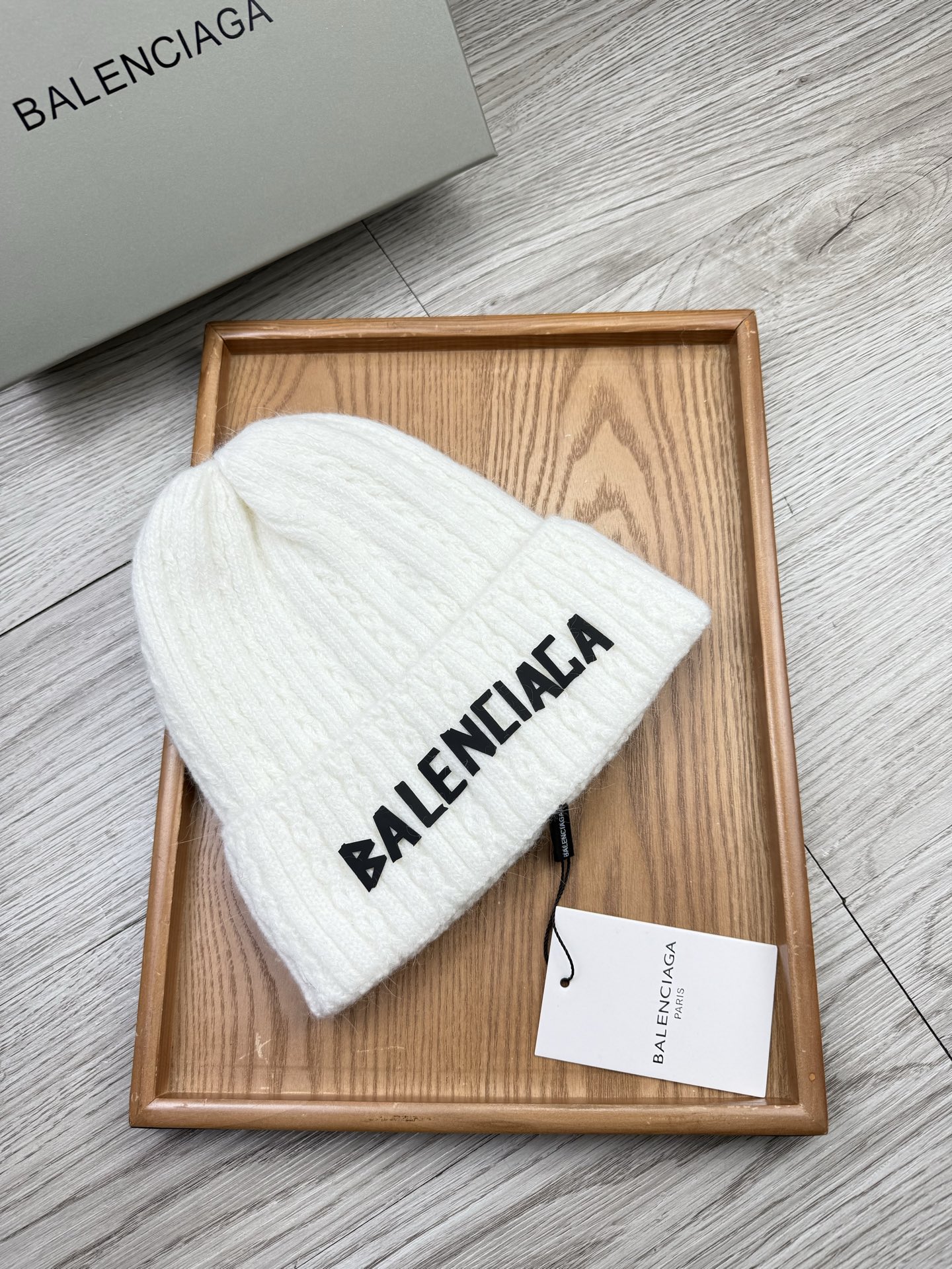 。巴黎世家。福利！【细毛线针织单帽】新款上架，特别实惠的一个系列帽子，面料：细毛线。密度紧致！毛线针织面