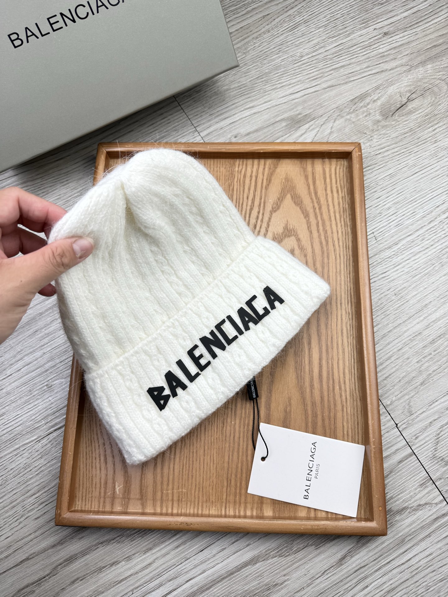 。巴黎世家。福利！【细毛线针织单帽】新款上架，特别实惠的一个系列帽子，面料：细毛线。密度紧致！毛线针织面