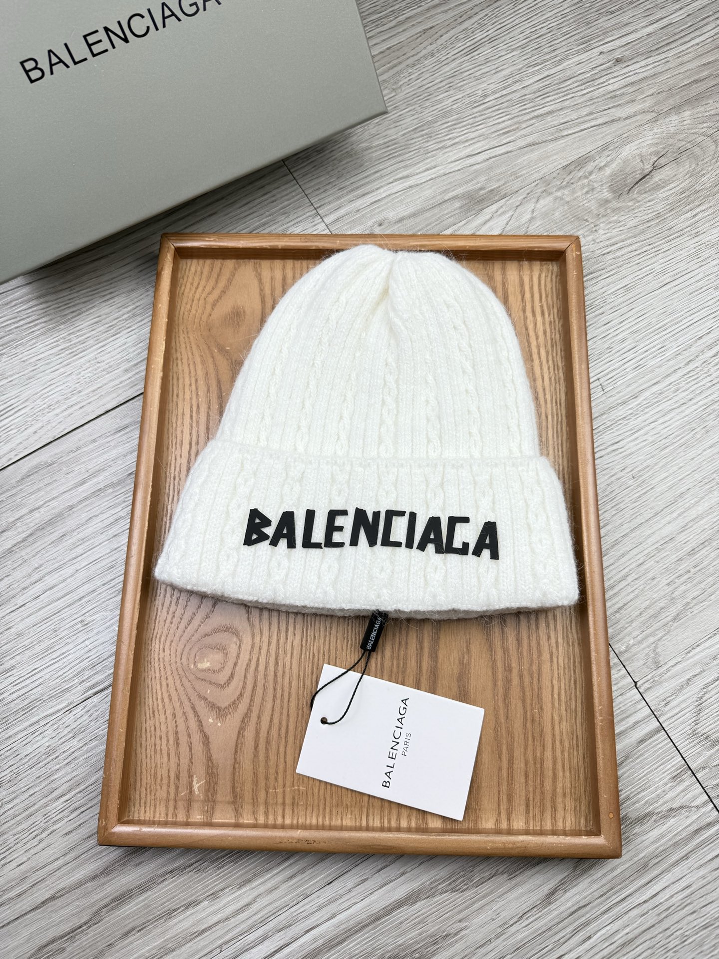 。巴黎世家。福利！【细毛线针织单帽】新款上架，特别实惠的一个系列帽子，面料：细毛线。密度紧致！毛线针织面