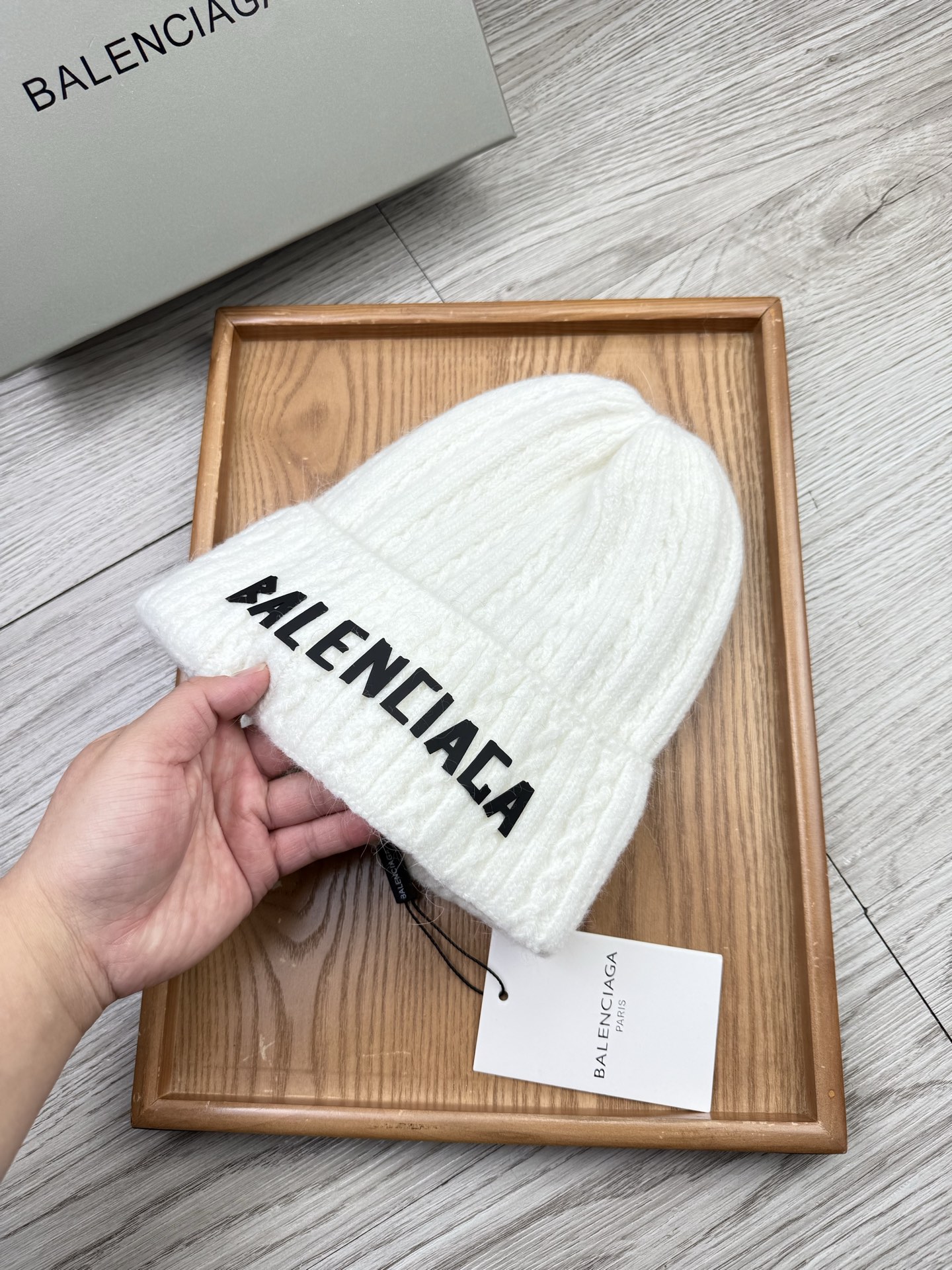 。巴黎世家。福利！【细毛线针织单帽】新款上架，特别实惠的一个系列帽子，面料：细毛线。密度紧致！毛线针织面