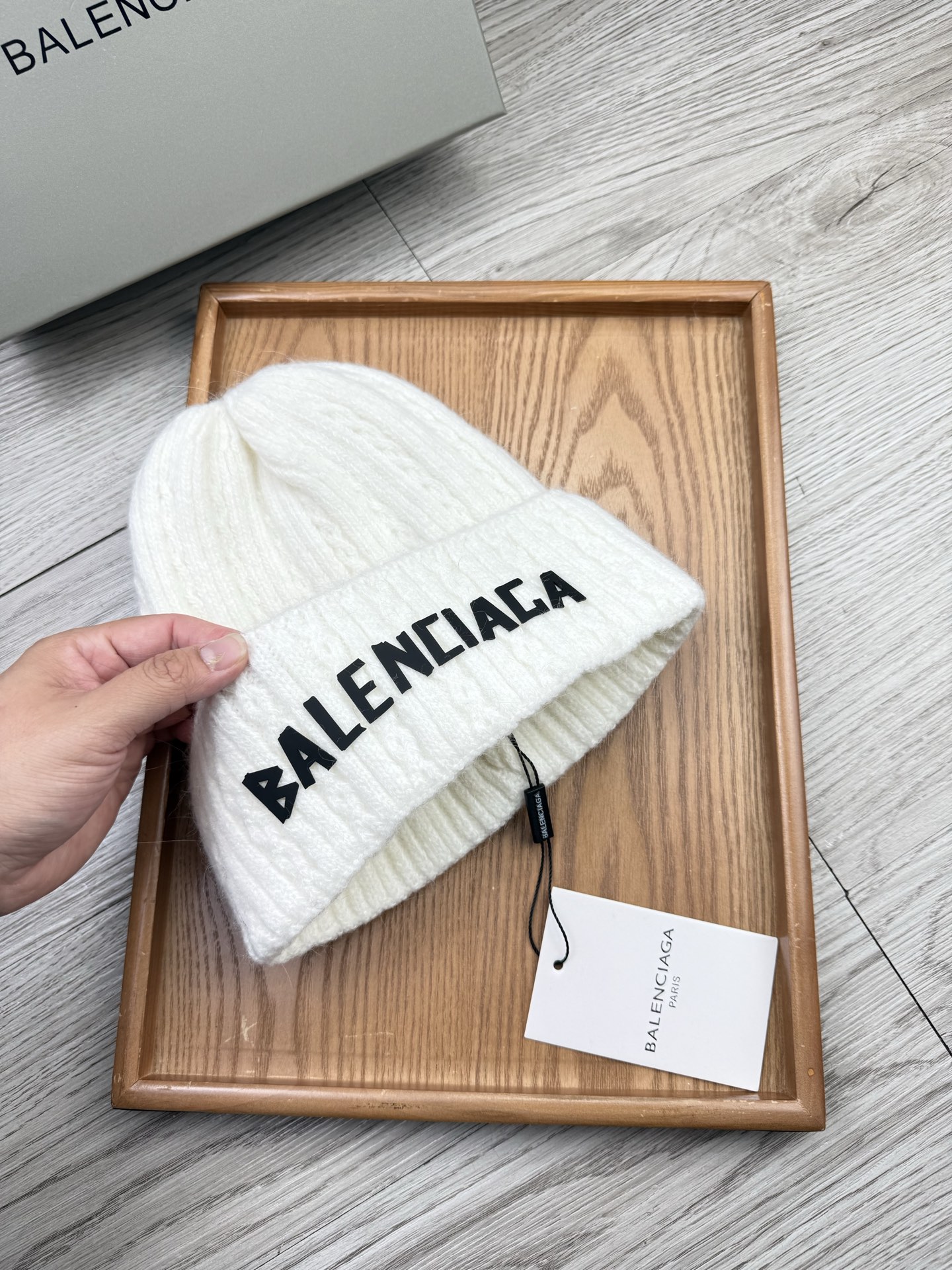 。巴黎世家。福利！【细毛线针织单帽】新款上架，特别实惠的一个系列帽子，面料：细毛线。密度紧致！毛线针织面