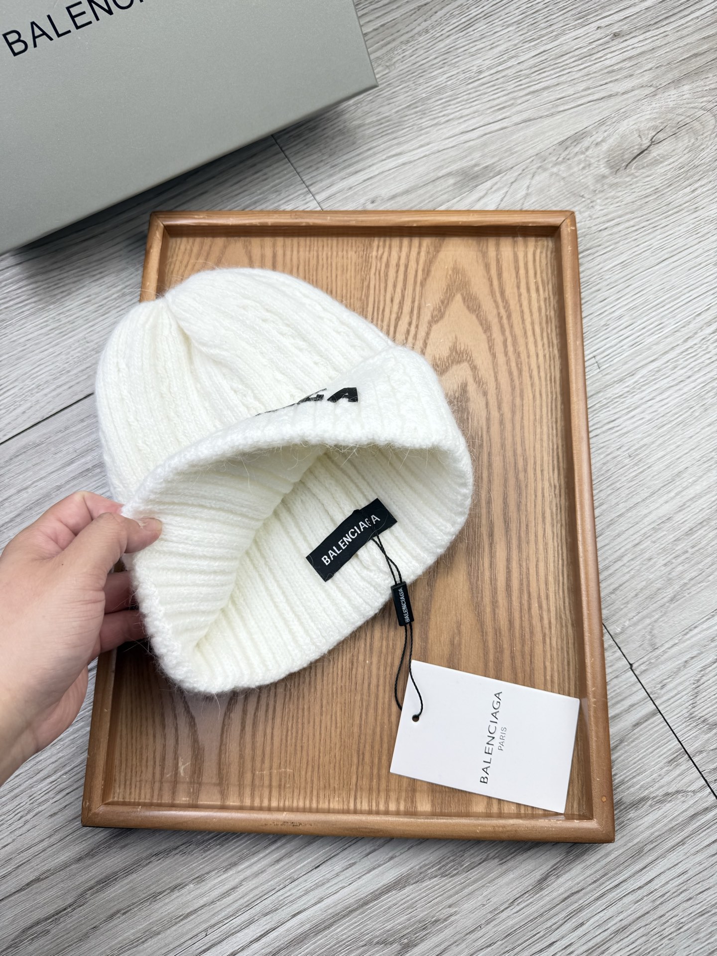 。巴黎世家。福利！【细毛线针织单帽】新款上架，特别实惠的一个系列帽子，面料：细毛线。密度紧致！毛线针织面