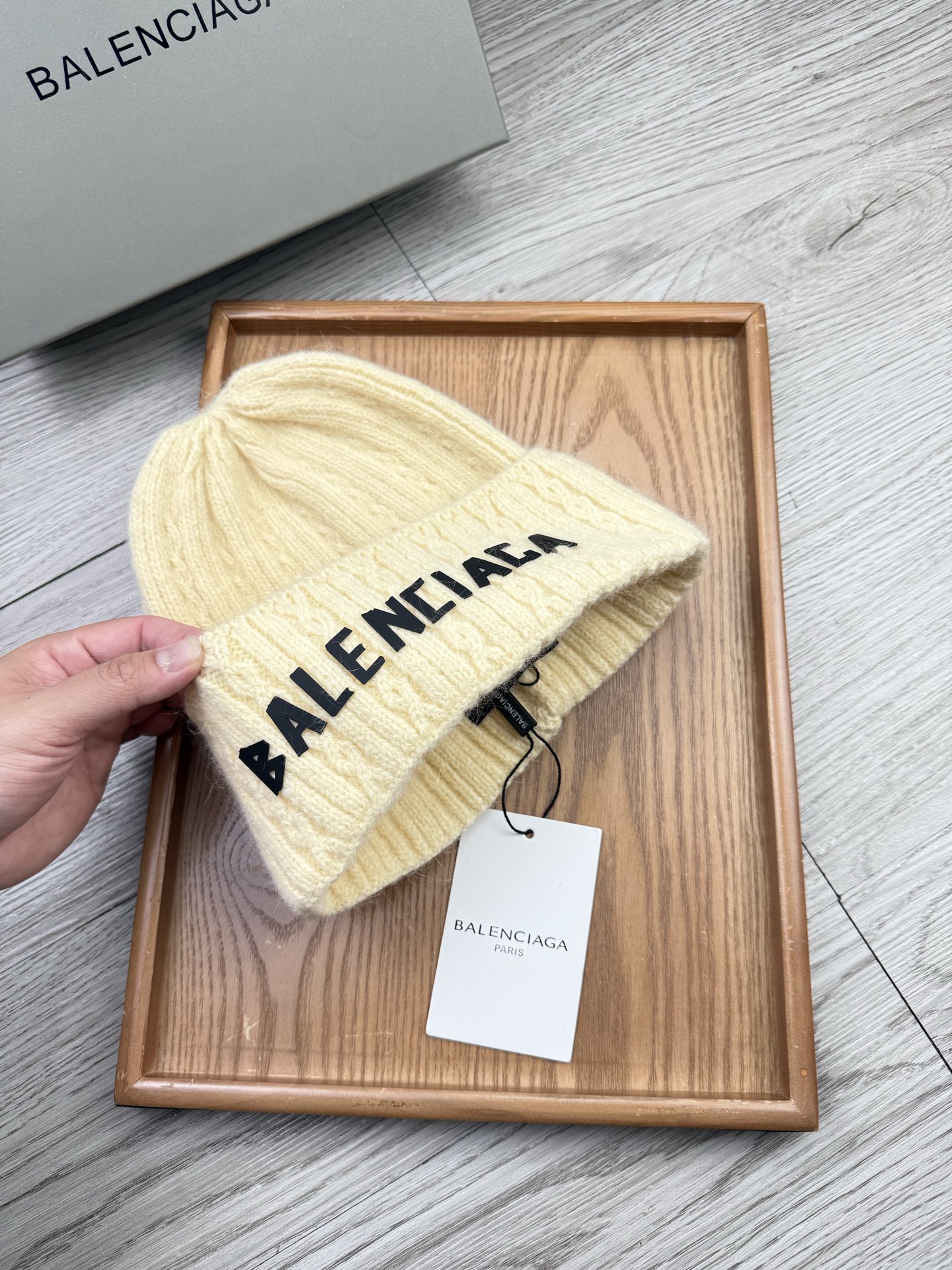 。巴黎世家。福利！【细毛线针织单帽】新款上架，特别实惠的一个系列帽子，面料：细毛线。密度紧致！毛线针织面