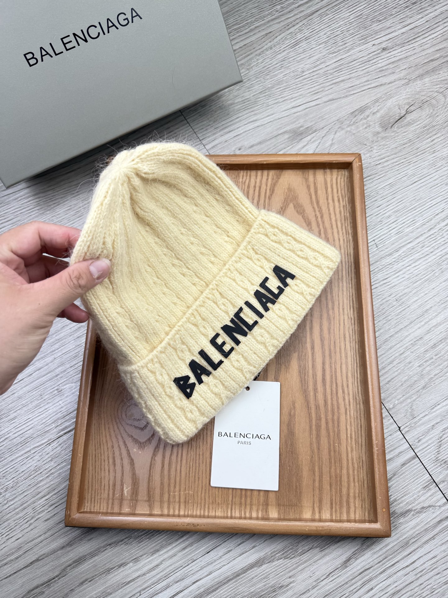 。巴黎世家。福利！【细毛线针织单帽】新款上架，特别实惠的一个系列帽子，面料：细毛线。密度紧致！毛线针织面