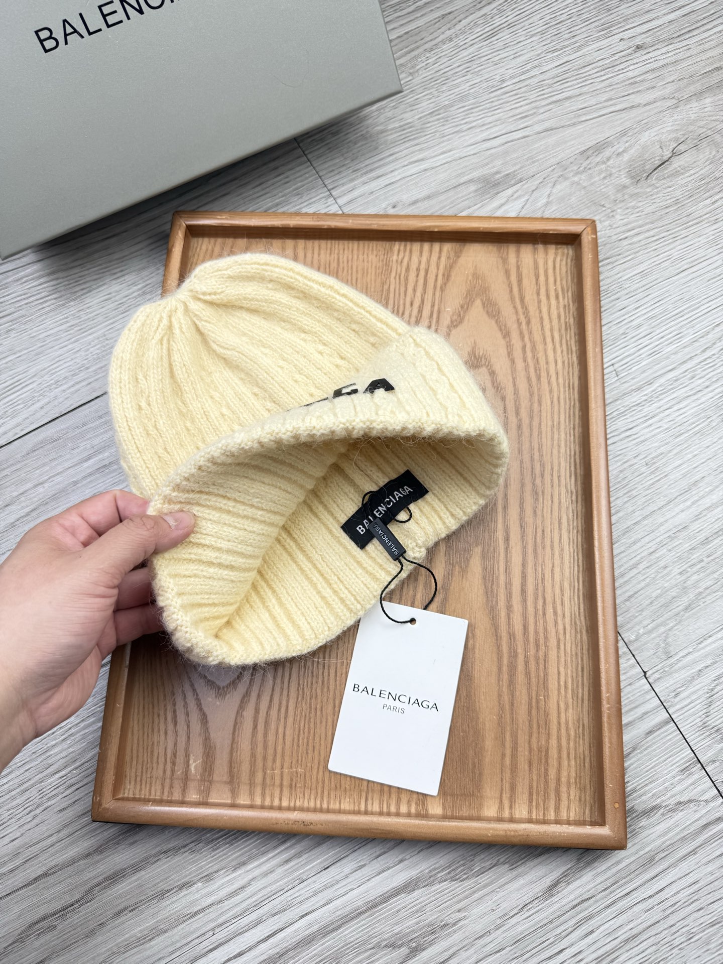 。巴黎世家。福利！【细毛线针织单帽】新款上架，特别实惠的一个系列帽子，面料：细毛线。密度紧致！毛线针织面