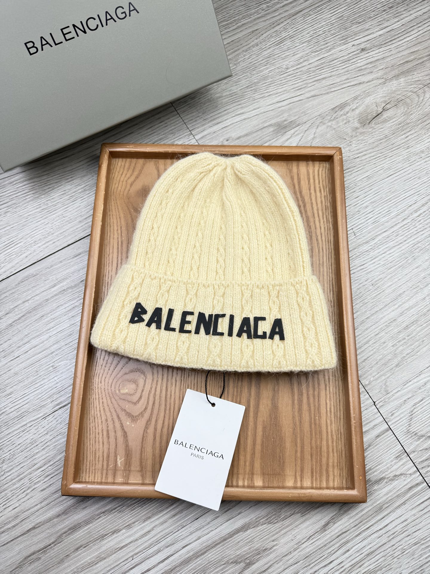 。巴黎世家。福利！【细毛线针织单帽】新款上架，特别实惠的一个系列帽子，面料：细毛线。密度紧致！毛线针织面