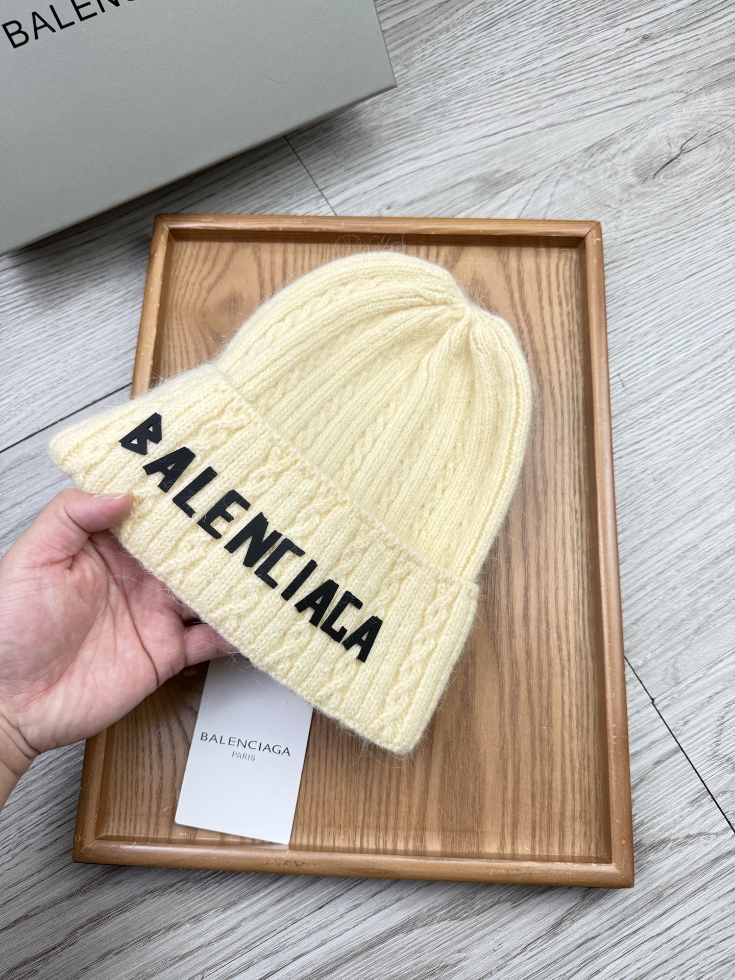 。巴黎世家。福利！【细毛线针织单帽】新款上架，特别实惠的一个系列帽子，面料：细毛线。密度紧致！毛线针织面