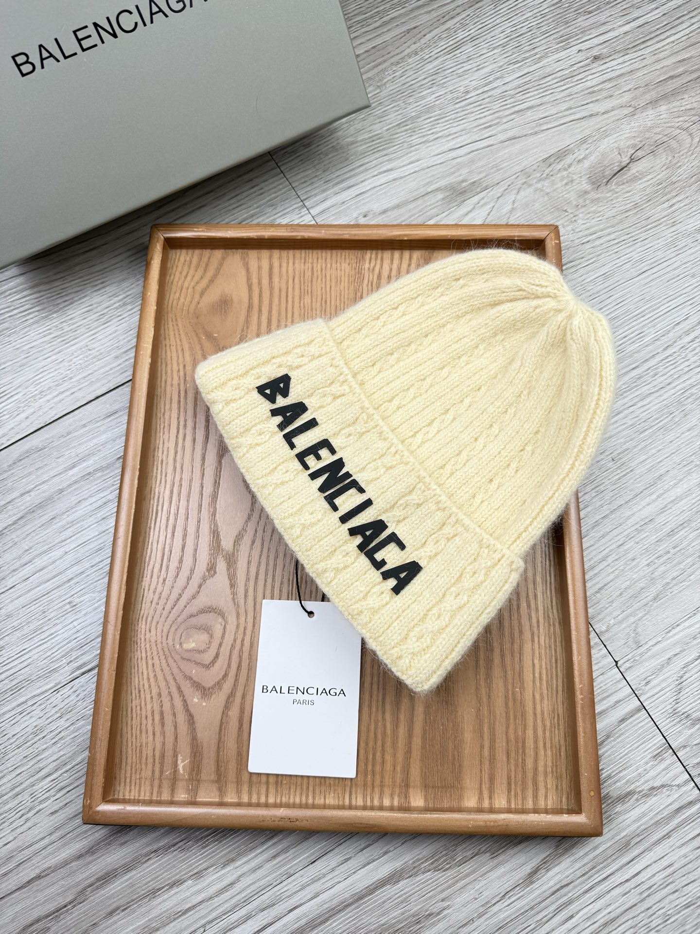 。巴黎世家。福利！【细毛线针织单帽】新款上架，特别实惠的一个系列帽子，面料：细毛线。密度紧致！毛线针织面