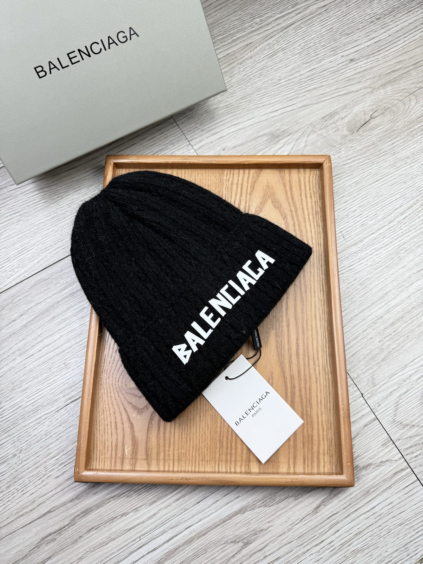 。巴黎世家。福利！【细毛线针织单帽】新款上架，特别实惠的一个系列帽子，面料：细毛线。密度紧致！毛线针织面