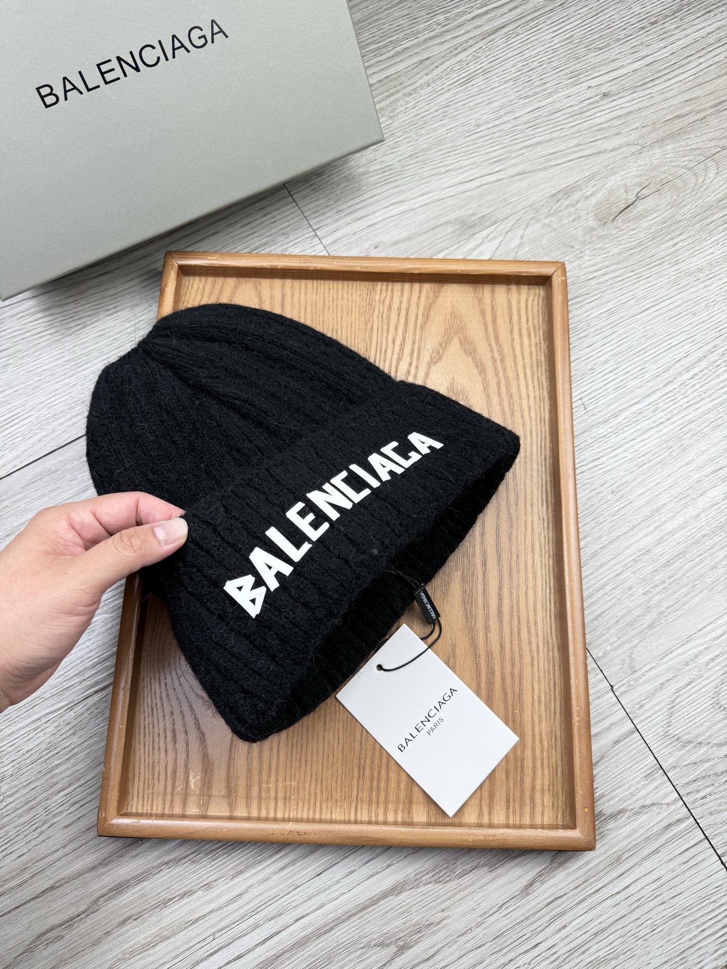 。巴黎世家。福利！【细毛线针织单帽】新款上架，特别实惠的一个系列帽子，面料：细毛线。密度紧致！毛线针织面