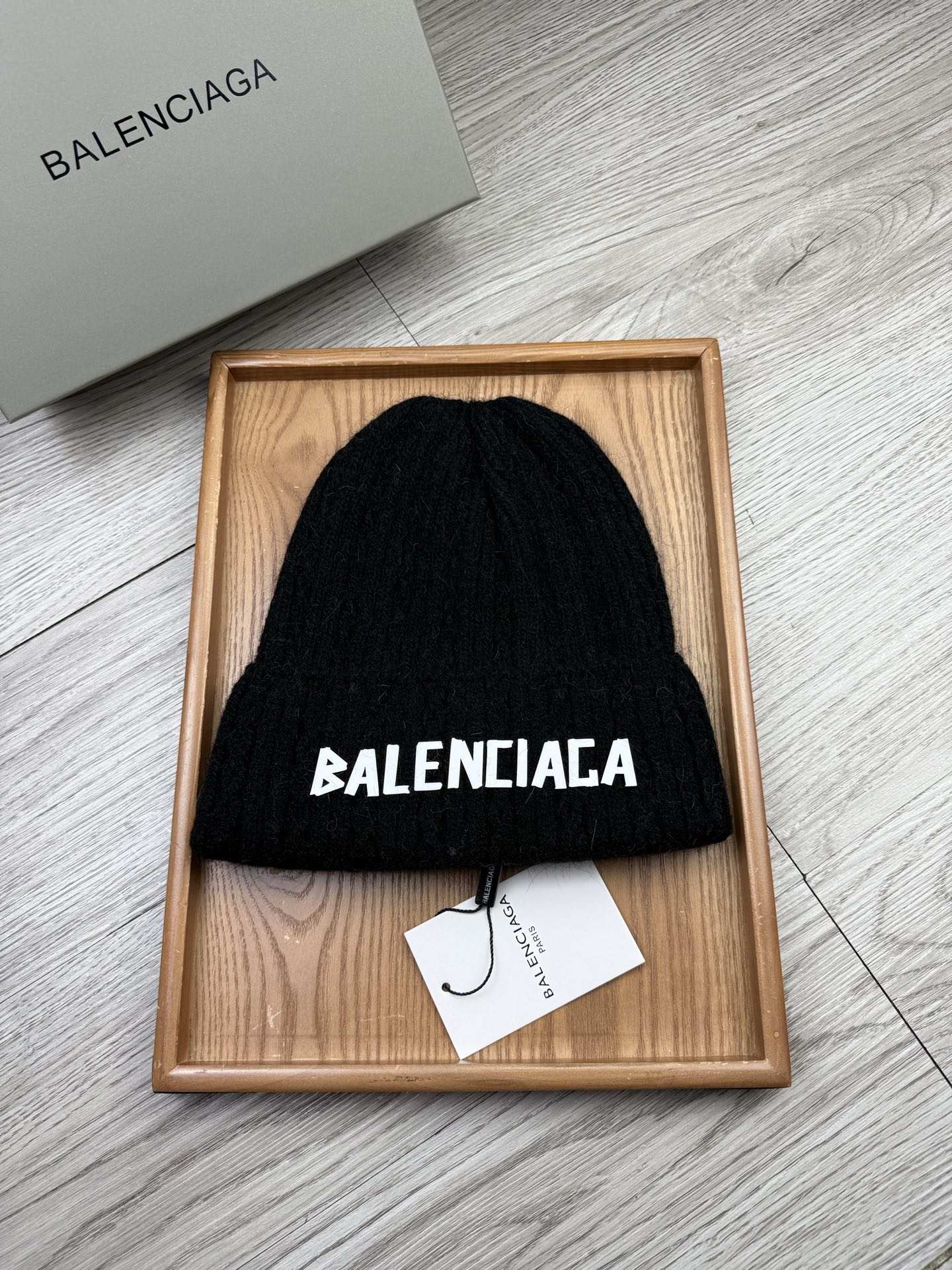 。巴黎世家。福利！【细毛线针织单帽】新款上架，特别实惠的一个系列帽子，面料：细毛线。密度紧致！毛线针织面