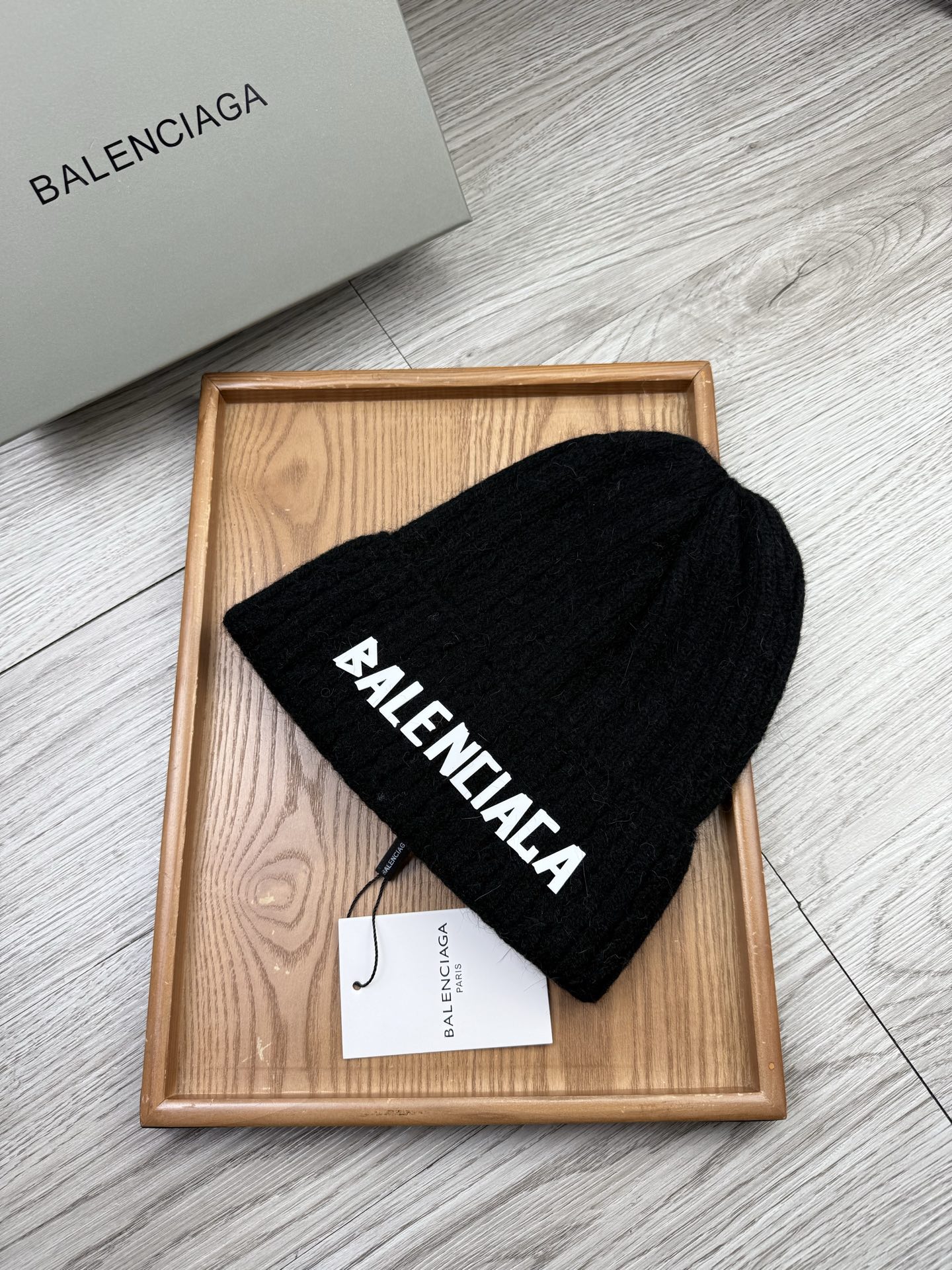 。巴黎世家。福利！【细毛线针织单帽】新款上架，特别实惠的一个系列帽子，面料：细毛线。密度紧致！毛线针织面