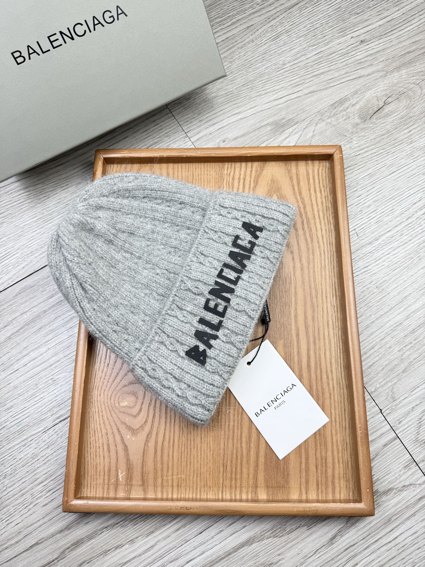 。巴黎世家。福利！【细毛线针织单帽】新款上架，特别实惠的一个系列帽子，面料：细毛线。密度紧致！毛线针织面