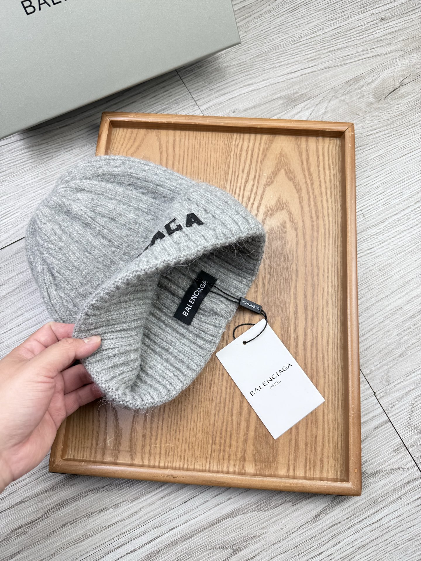 。巴黎世家。福利！【细毛线针织单帽】新款上架，特别实惠的一个系列帽子，面料：细毛线。密度紧致！毛线针织面