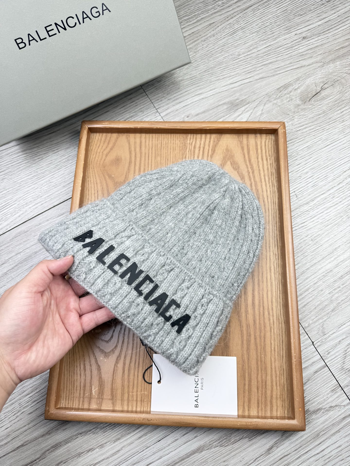 。巴黎世家。福利！【细毛线针织单帽】新款上架，特别实惠的一个系列帽子，面料：细毛线。密度紧致！毛线针织面