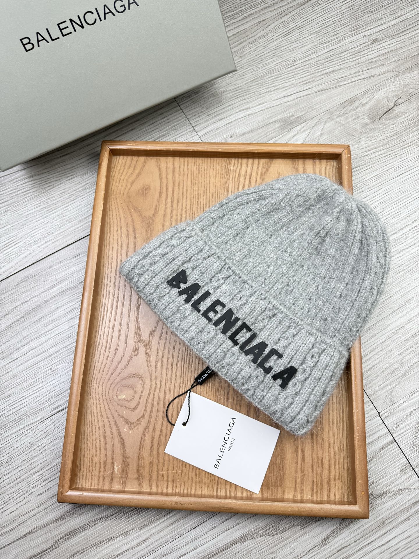 。巴黎世家。福利！【细毛线针织单帽】新款上架，特别实惠的一个系列帽子，面料：细毛线。密度紧致！毛线针织面