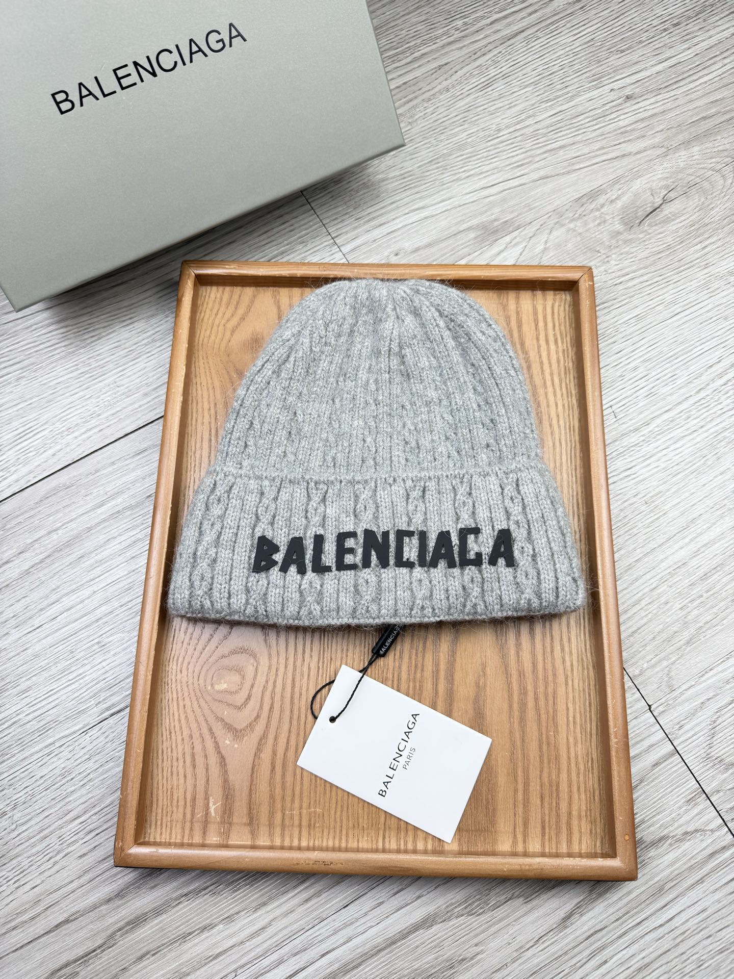 。巴黎世家。福利！【细毛线针织单帽】新款上架，特别实惠的一个系列帽子，面料：细毛线。密度紧致！毛线针织面