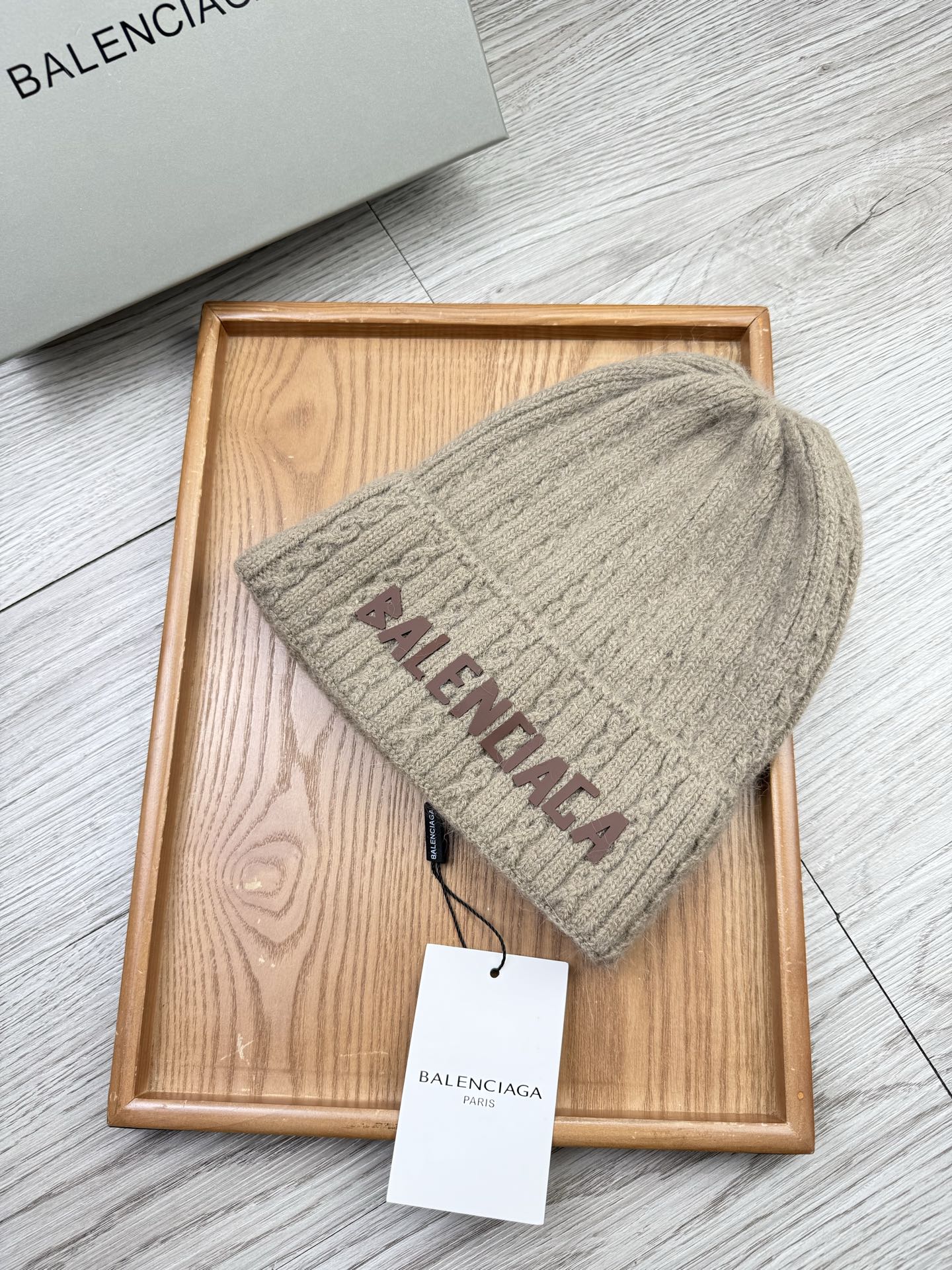 。巴黎世家。福利！【细毛线针织单帽】新款上架，特别实惠的一个系列帽子，面料：细毛线。密度紧致！毛线针织面