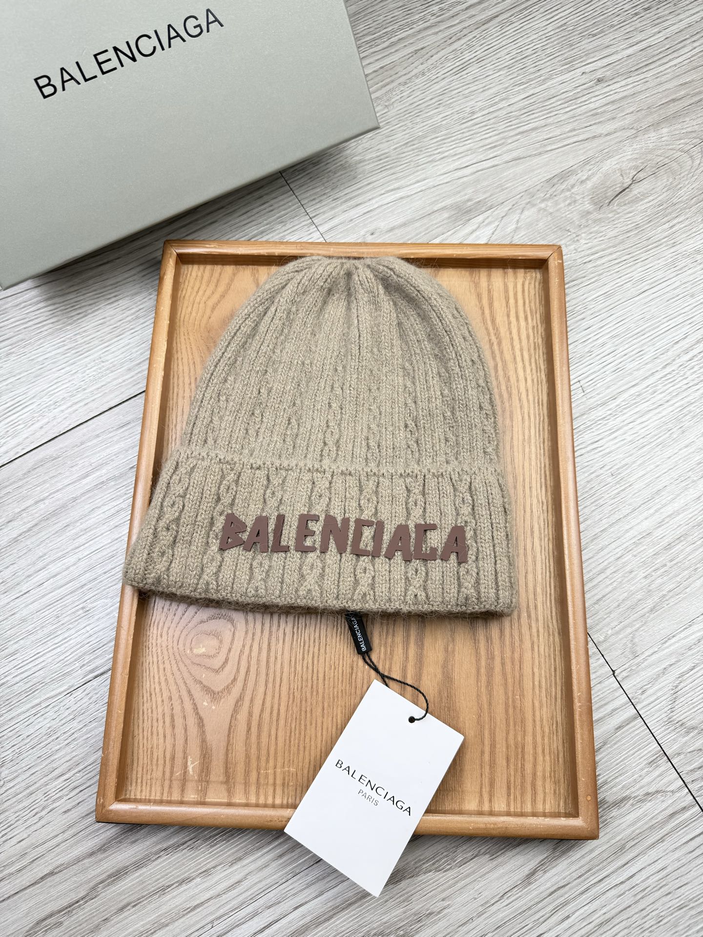 。巴黎世家。福利！【细毛线针织单帽】新款上架，特别实惠的一个系列帽子，面料：细毛线。密度紧致！毛线针织面