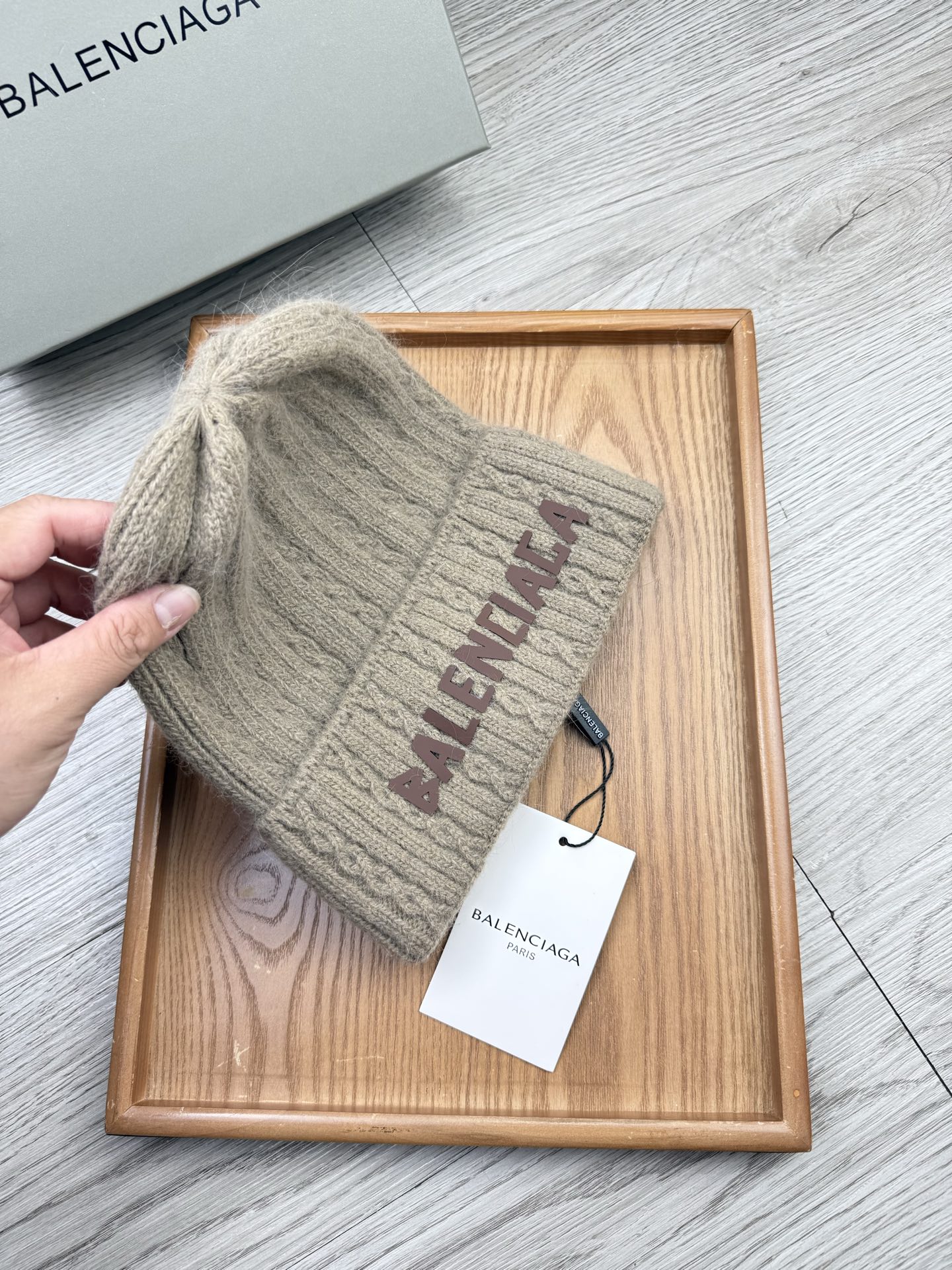 。巴黎世家。福利！【细毛线针织单帽】新款上架，特别实惠的一个系列帽子，面料：细毛线。密度紧致！毛线针织面