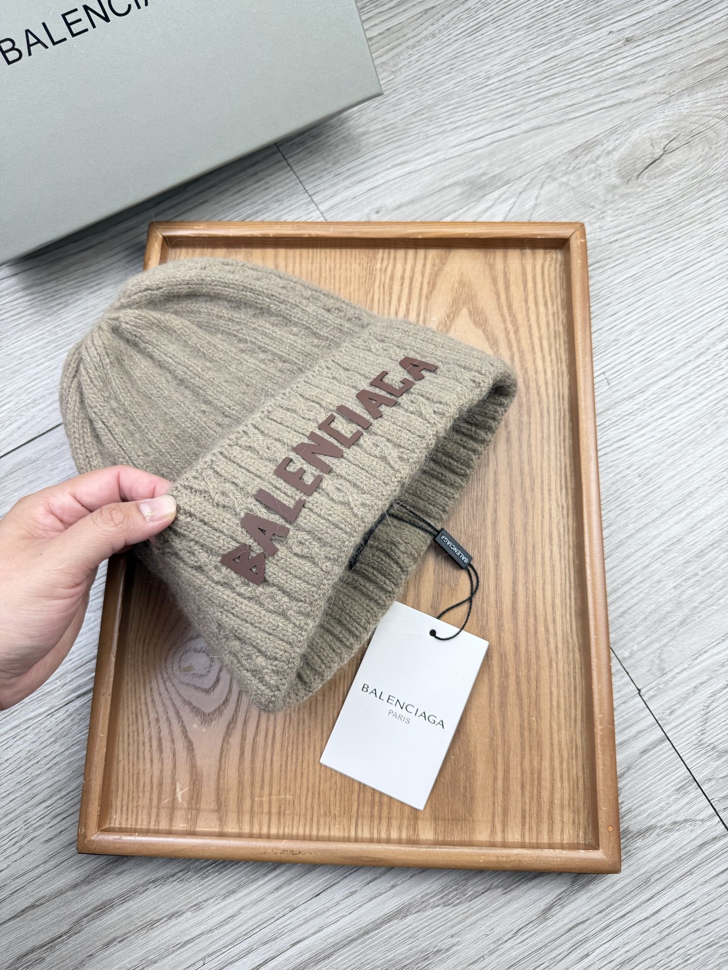 。巴黎世家。福利！【细毛线针织单帽】新款上架，特别实惠的一个系列帽子，面料：细毛线。密度紧致！毛线针织面