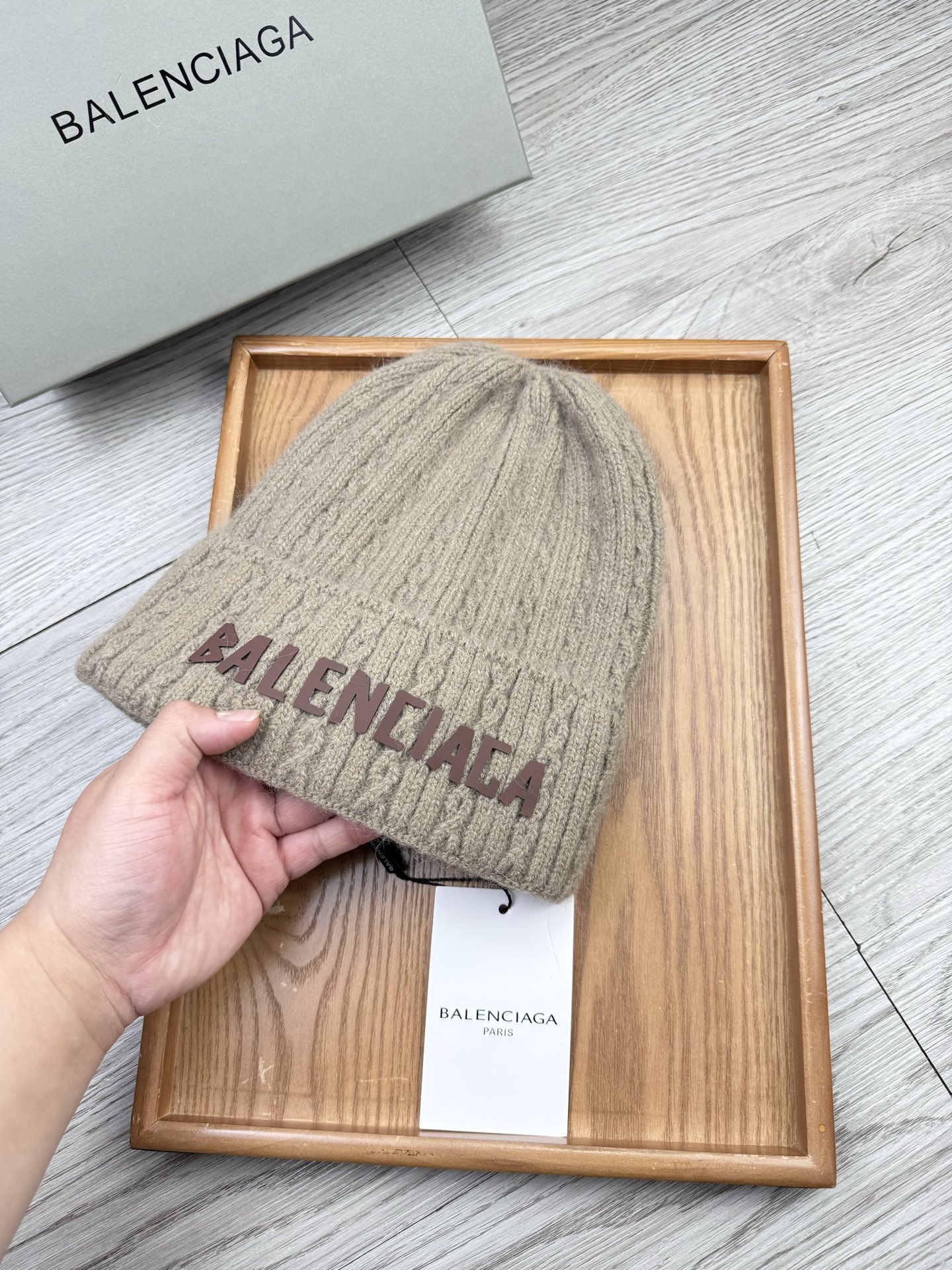 。巴黎世家。福利！【细毛线针织单帽】新款上架，特别实惠的一个系列帽子，面料：细毛线。密度紧致！毛线针织面