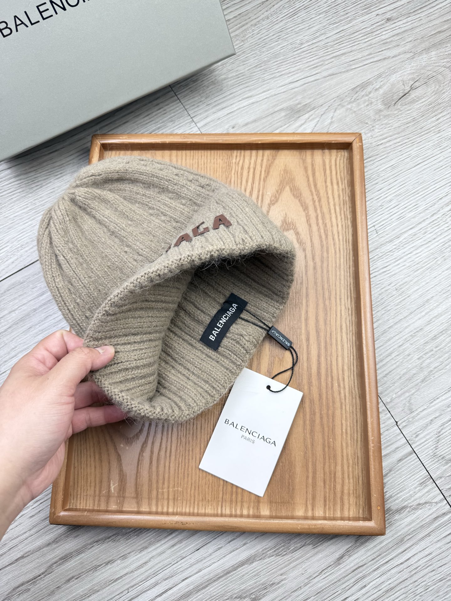 。巴黎世家。福利！【细毛线针织单帽】新款上架，特别实惠的一个系列帽子，面料：细毛线。密度紧致！毛线针织面