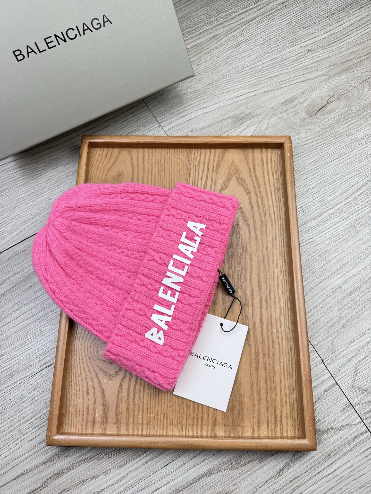 。巴黎世家。福利！【细毛线针织单帽】新款上架，特别实惠的一个系列帽子，面料：细毛线。密度紧致！毛线针织面