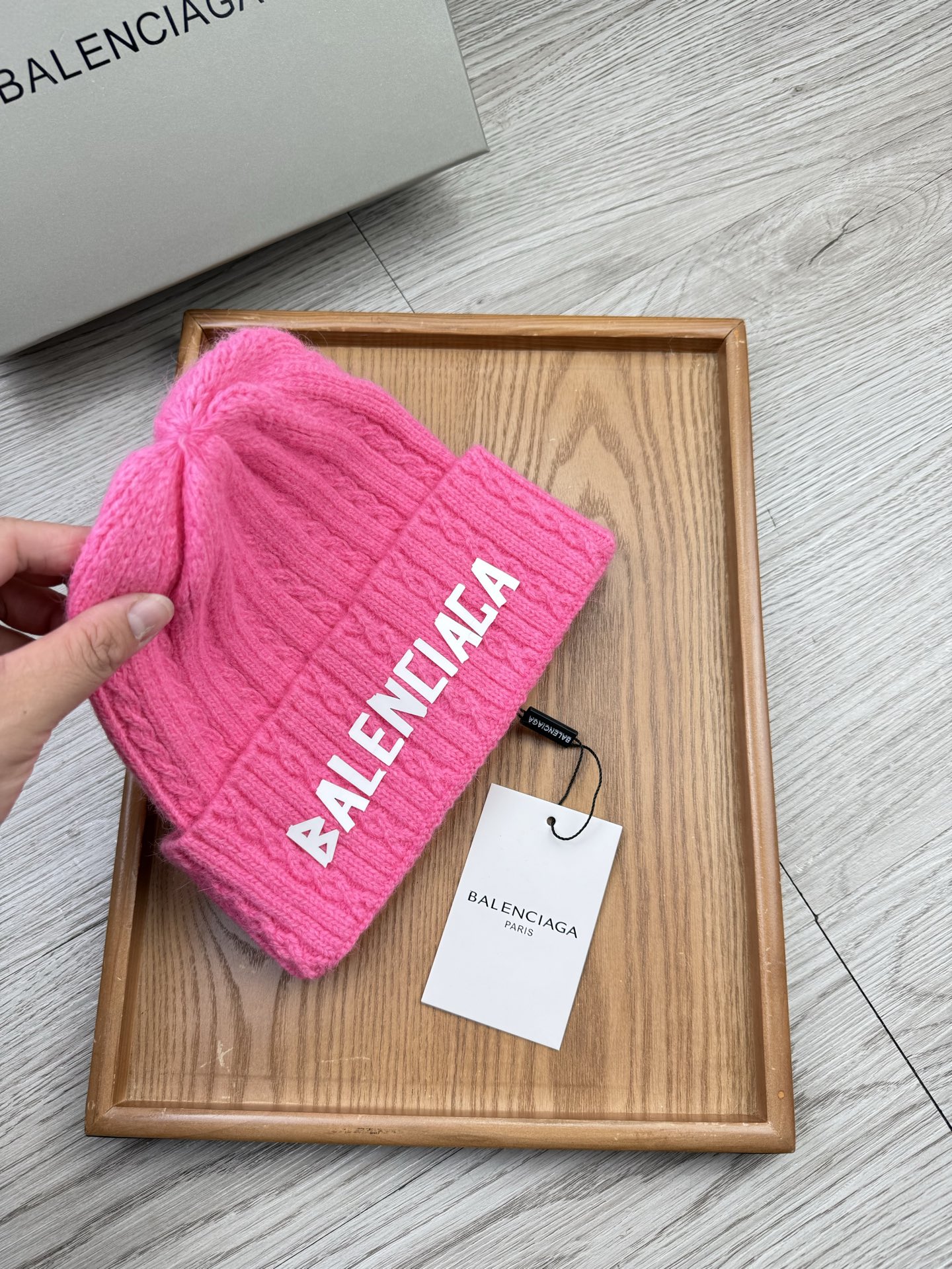 。巴黎世家。福利！【细毛线针织单帽】新款上架，特别实惠的一个系列帽子，面料：细毛线。密度紧致！毛线针织面