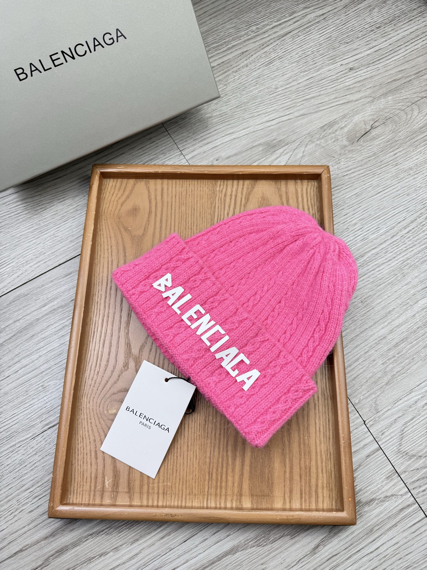 。巴黎世家。福利！【细毛线针织单帽】新款上架，特别实惠的一个系列帽子，面料：细毛线。密度紧致！毛线针织面