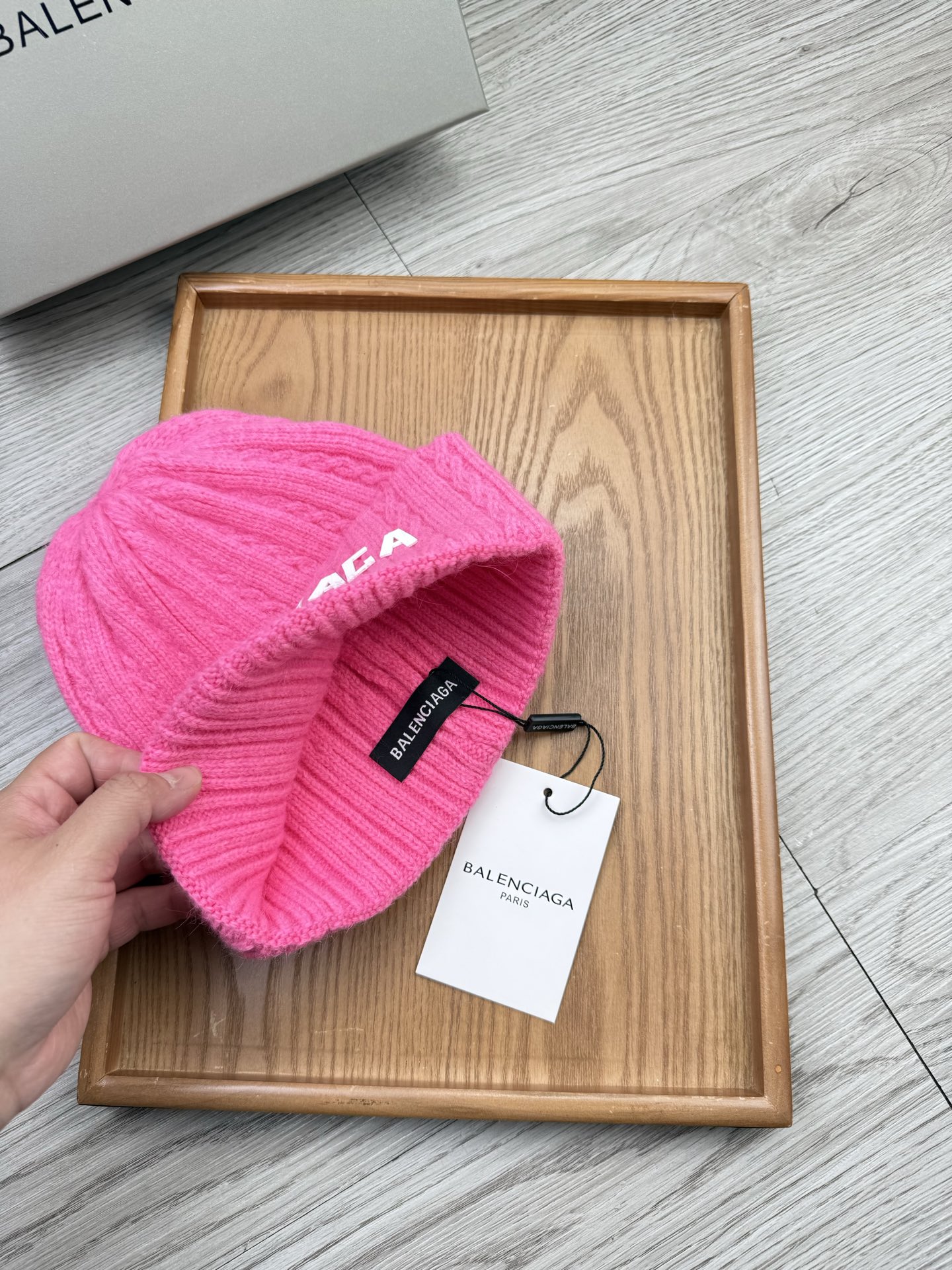 。巴黎世家。福利！【细毛线针织单帽】新款上架，特别实惠的一个系列帽子，面料：细毛线。密度紧致！毛线针织面