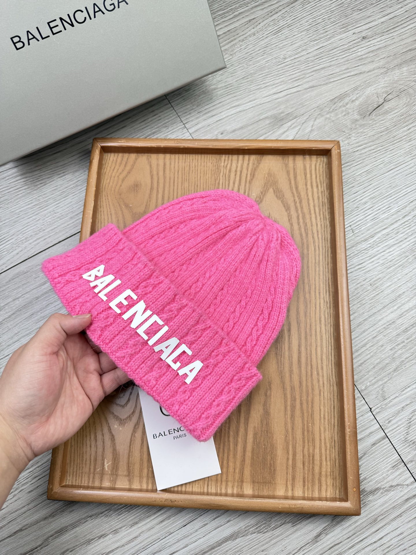 。巴黎世家。福利！【细毛线针织单帽】新款上架，特别实惠的一个系列帽子，面料：细毛线。密度紧致！毛线针织面