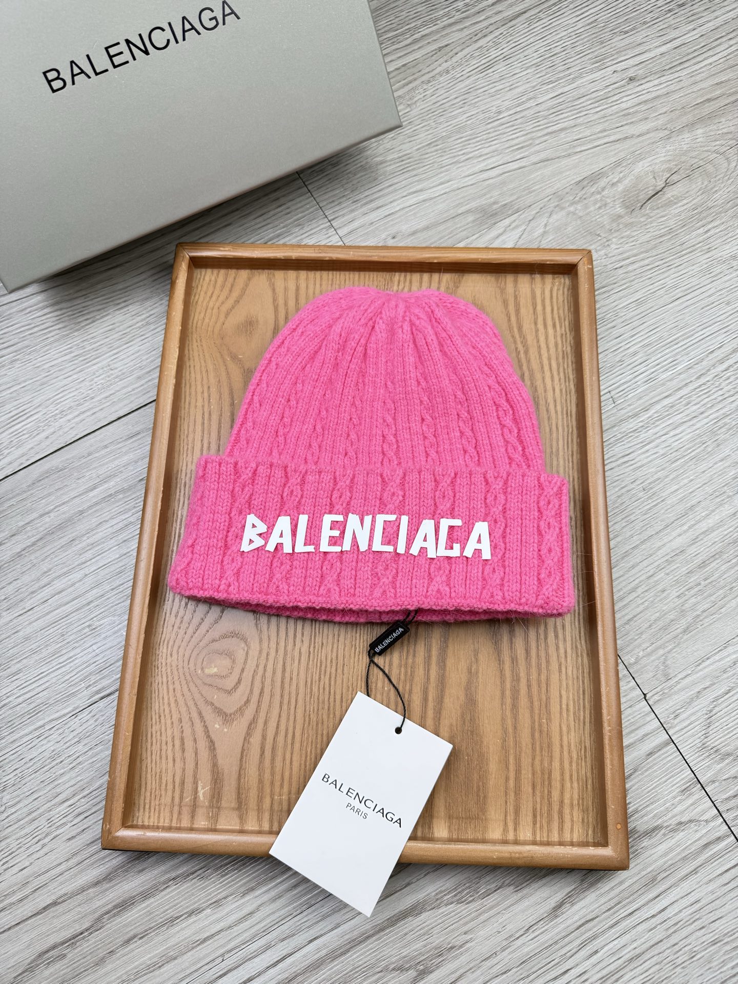 。巴黎世家。福利！【细毛线针织单帽】新款上架，特别实惠的一个系列帽子，面料：细毛线。密度紧致！毛线针织面