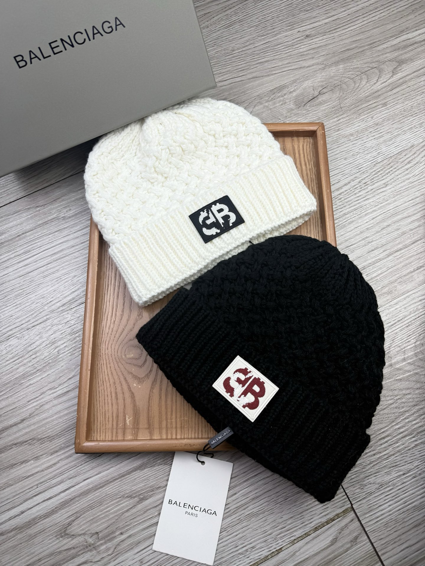 。巴黎世家。福利！【细毛线针织单帽】新款上架，特别实惠的一个系列帽子，面料：细毛线。密度紧致！毛线针织面