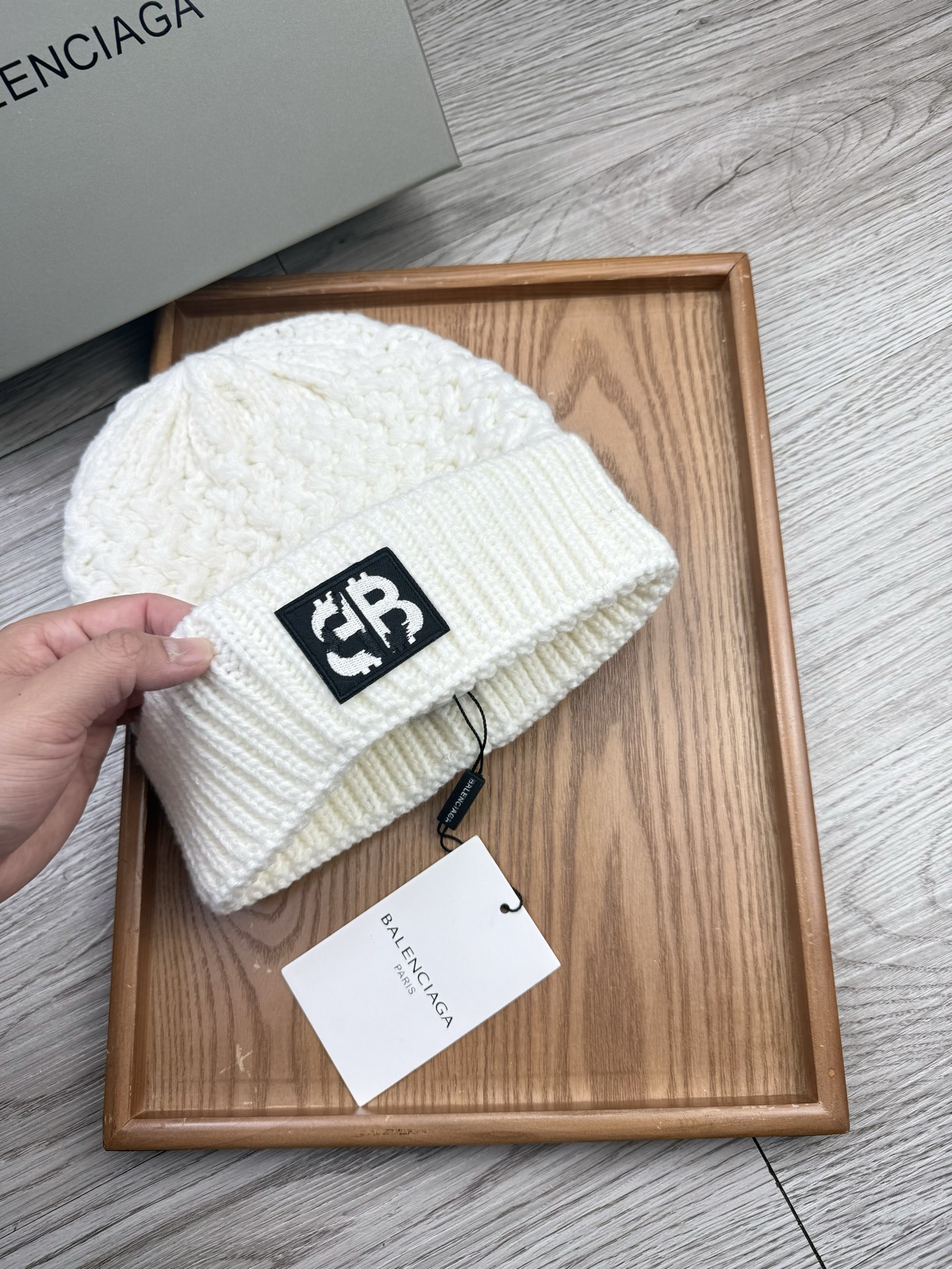 。巴黎世家。福利！【细毛线针织单帽】新款上架，特别实惠的一个系列帽子，面料：细毛线。密度紧致！毛线针织面