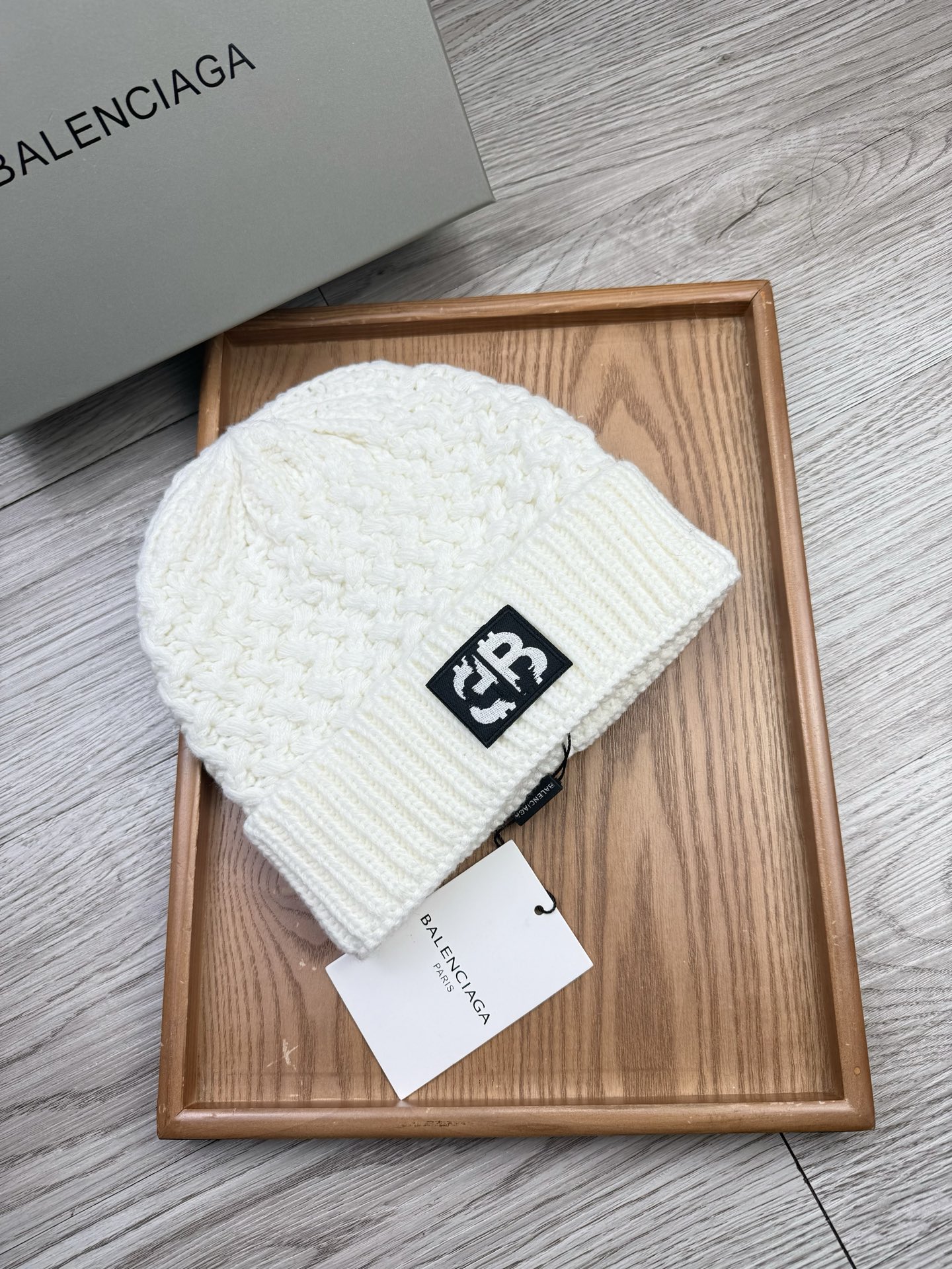 。巴黎世家。福利！【细毛线针织单帽】新款上架，特别实惠的一个系列帽子，面料：细毛线。密度紧致！毛线针织面