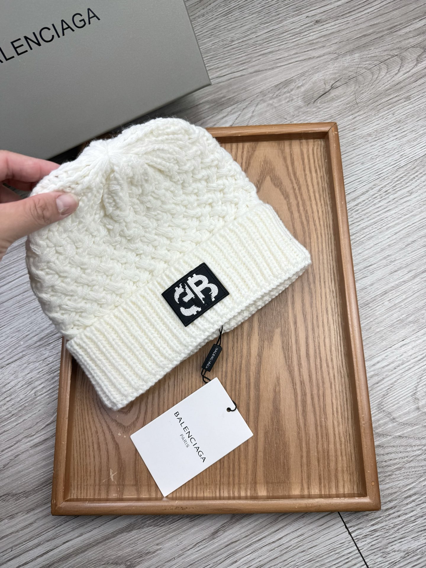 。巴黎世家。福利！【细毛线针织单帽】新款上架，特别实惠的一个系列帽子，面料：细毛线。密度紧致！毛线针织面