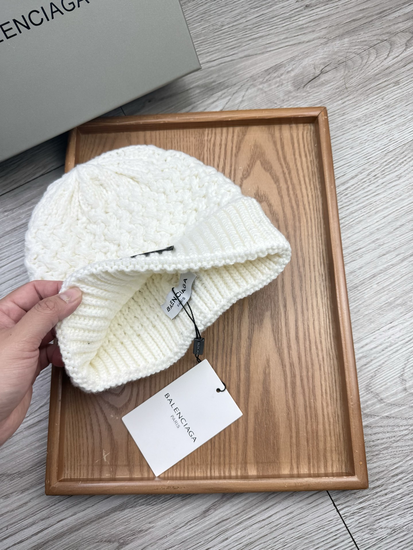 。巴黎世家。福利！【细毛线针织单帽】新款上架，特别实惠的一个系列帽子，面料：细毛线。密度紧致！毛线针织面