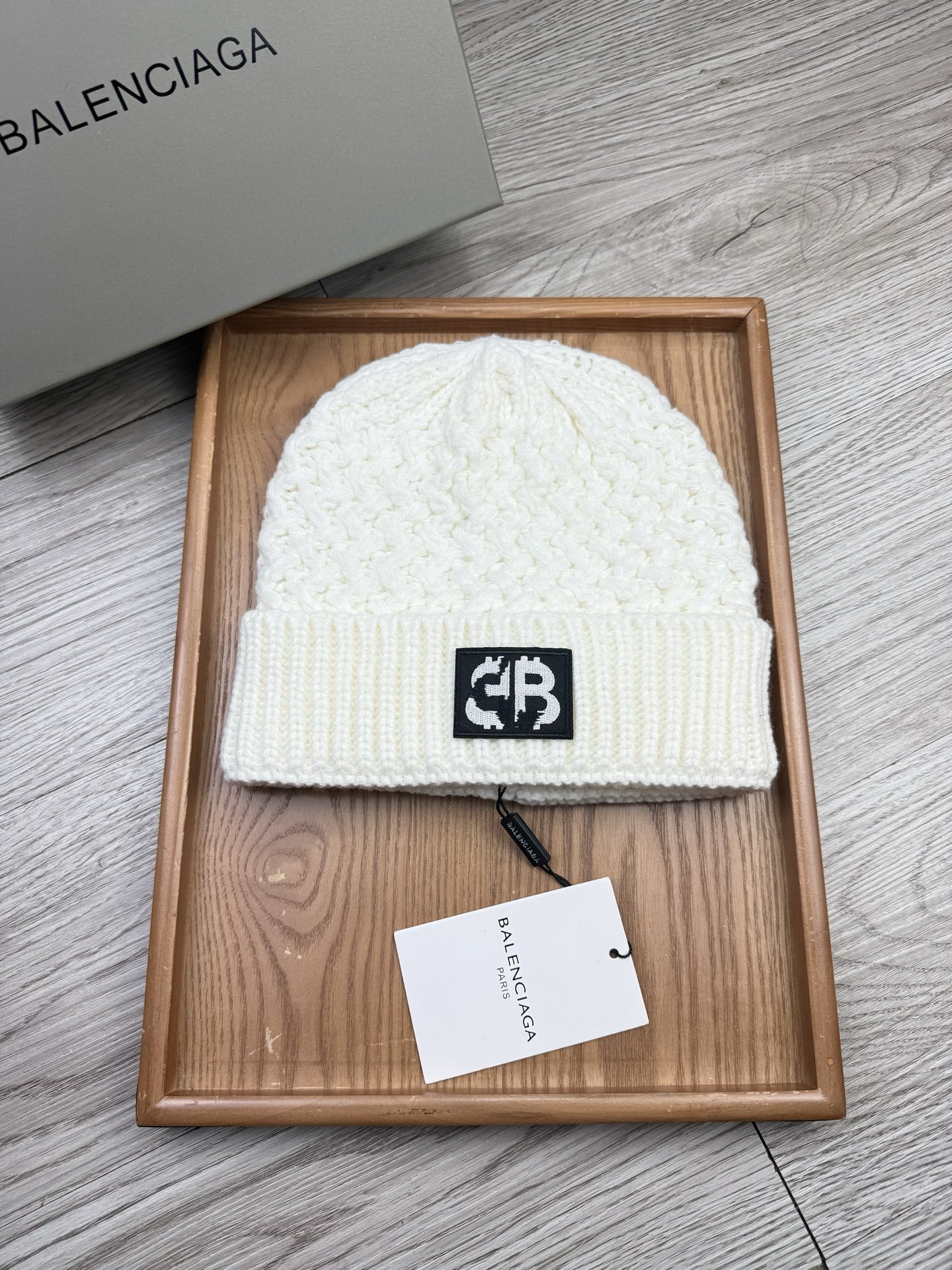 。巴黎世家。福利！【细毛线针织单帽】新款上架，特别实惠的一个系列帽子，面料：细毛线。密度紧致！毛线针织面