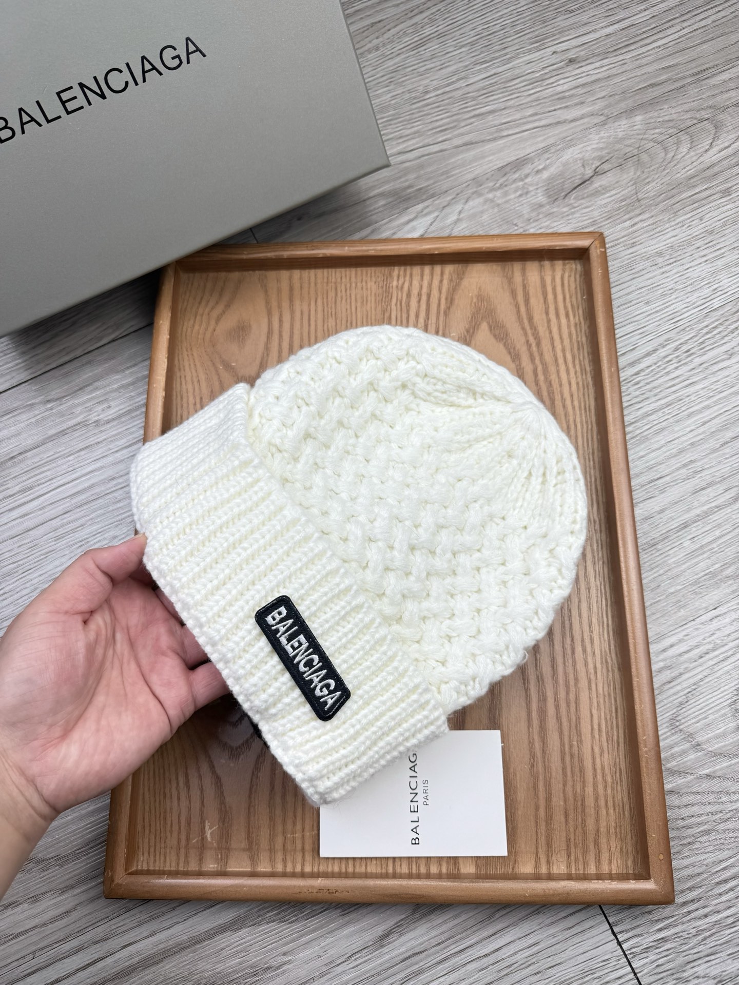 。巴黎世家。福利！【细毛线针织单帽】新款上架，特别实惠的一个系列帽子，面料：细毛线。密度紧致！毛线针织面