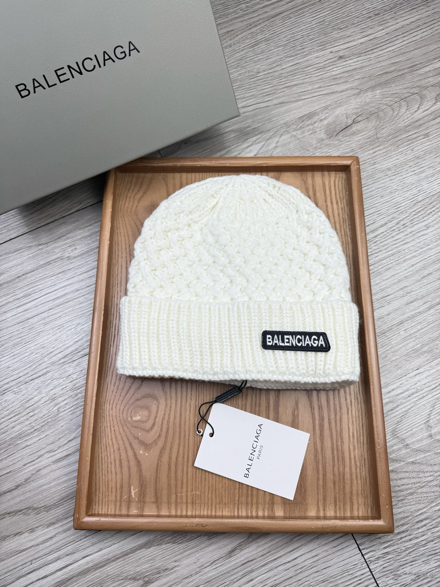 。巴黎世家。福利！【细毛线针织单帽】新款上架，特别实惠的一个系列帽子，面料：细毛线。密度紧致！毛线针织面