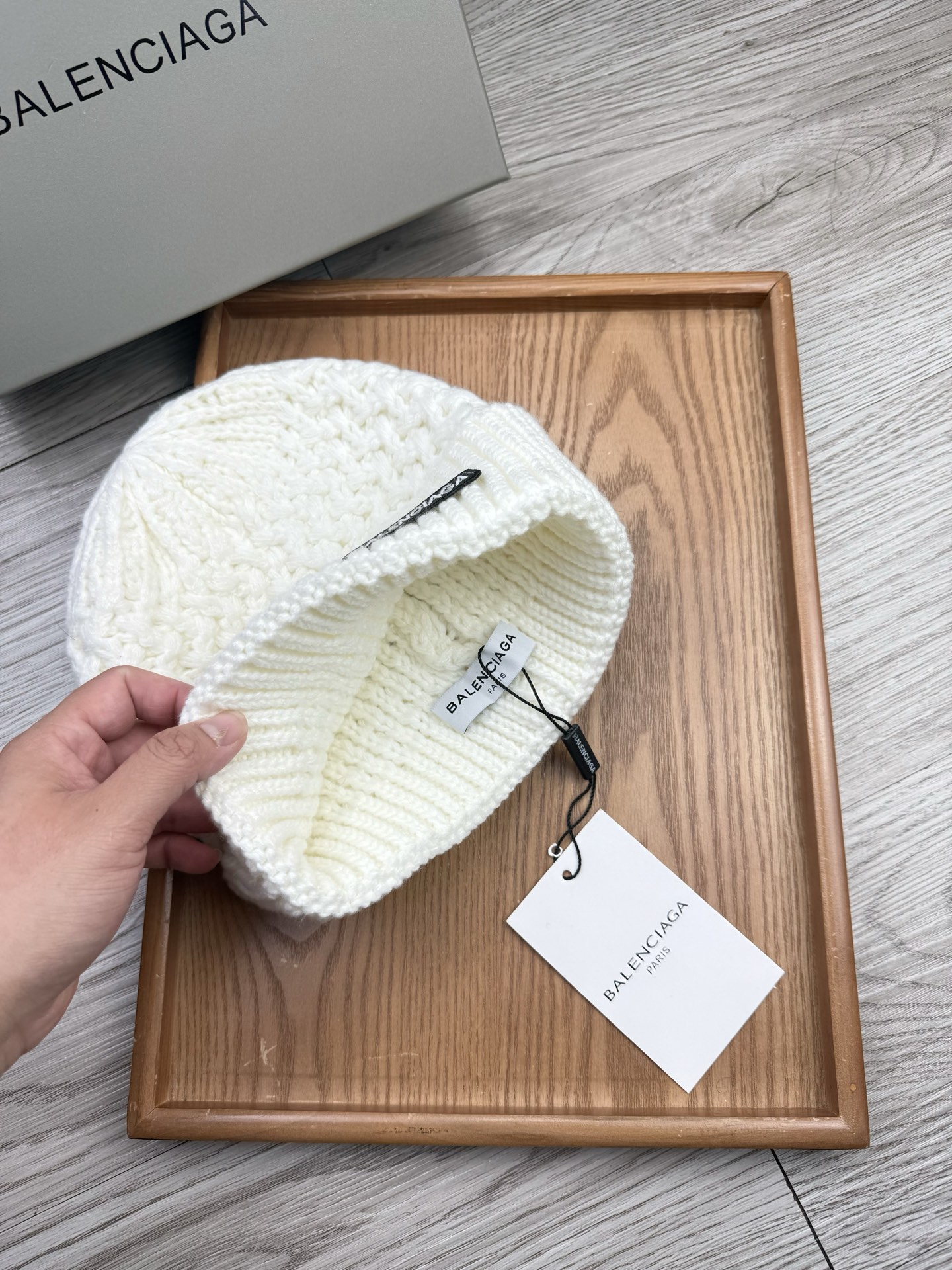 。巴黎世家。福利！【细毛线针织单帽】新款上架，特别实惠的一个系列帽子，面料：细毛线。密度紧致！毛线针织面