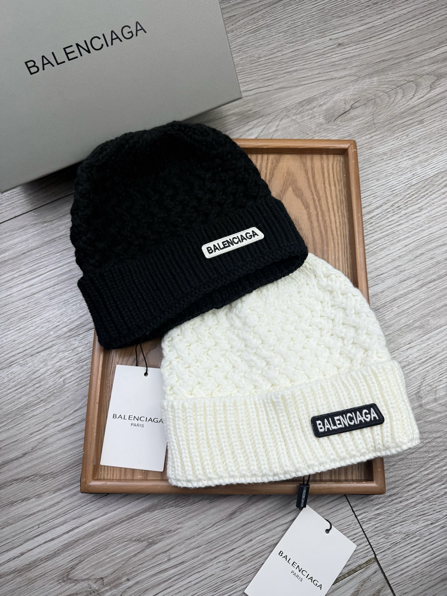 。巴黎世家。福利！【细毛线针织单帽】新款上架，特别实惠的一个系列帽子，面料：细毛线。密度紧致！毛线针织面