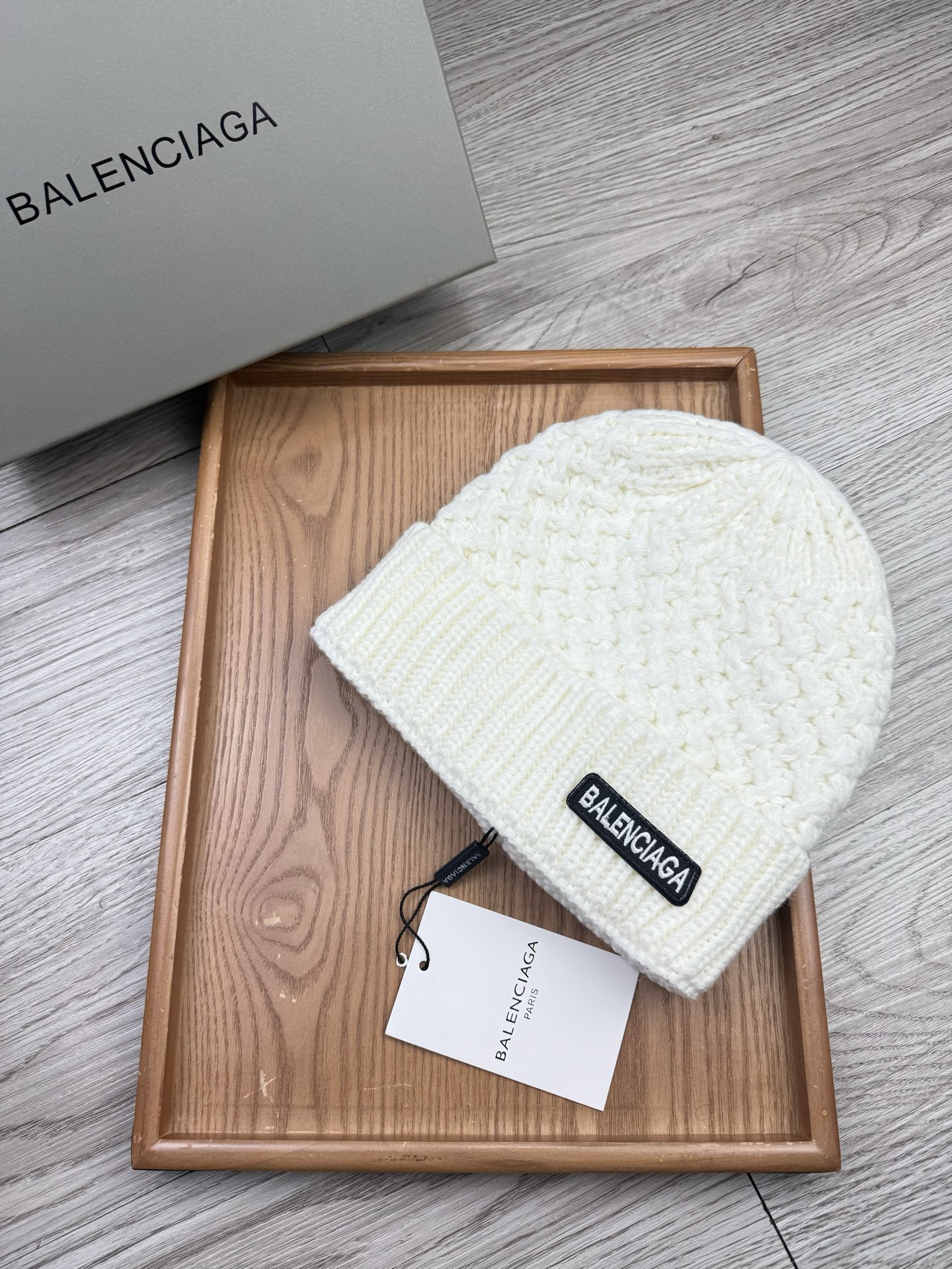 。巴黎世家。福利！【细毛线针织单帽】新款上架，特别实惠的一个系列帽子，面料：细毛线。密度紧致！毛线针织面