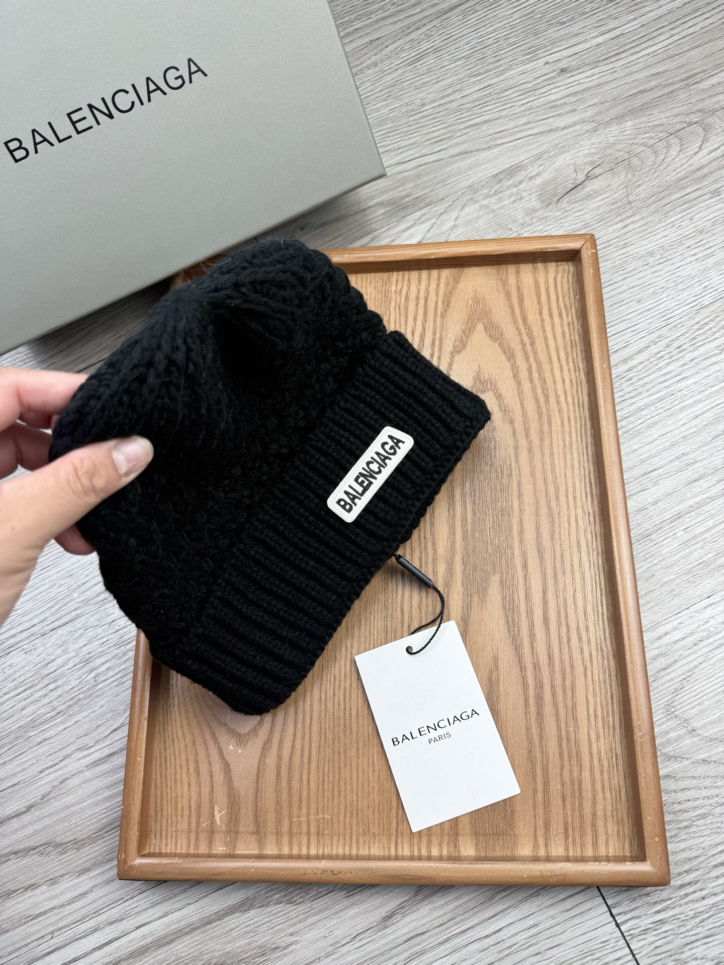 。巴黎世家。福利！【细毛线针织单帽】新款上架，特别实惠的一个系列帽子，面料：细毛线。密度紧致！毛线针织面