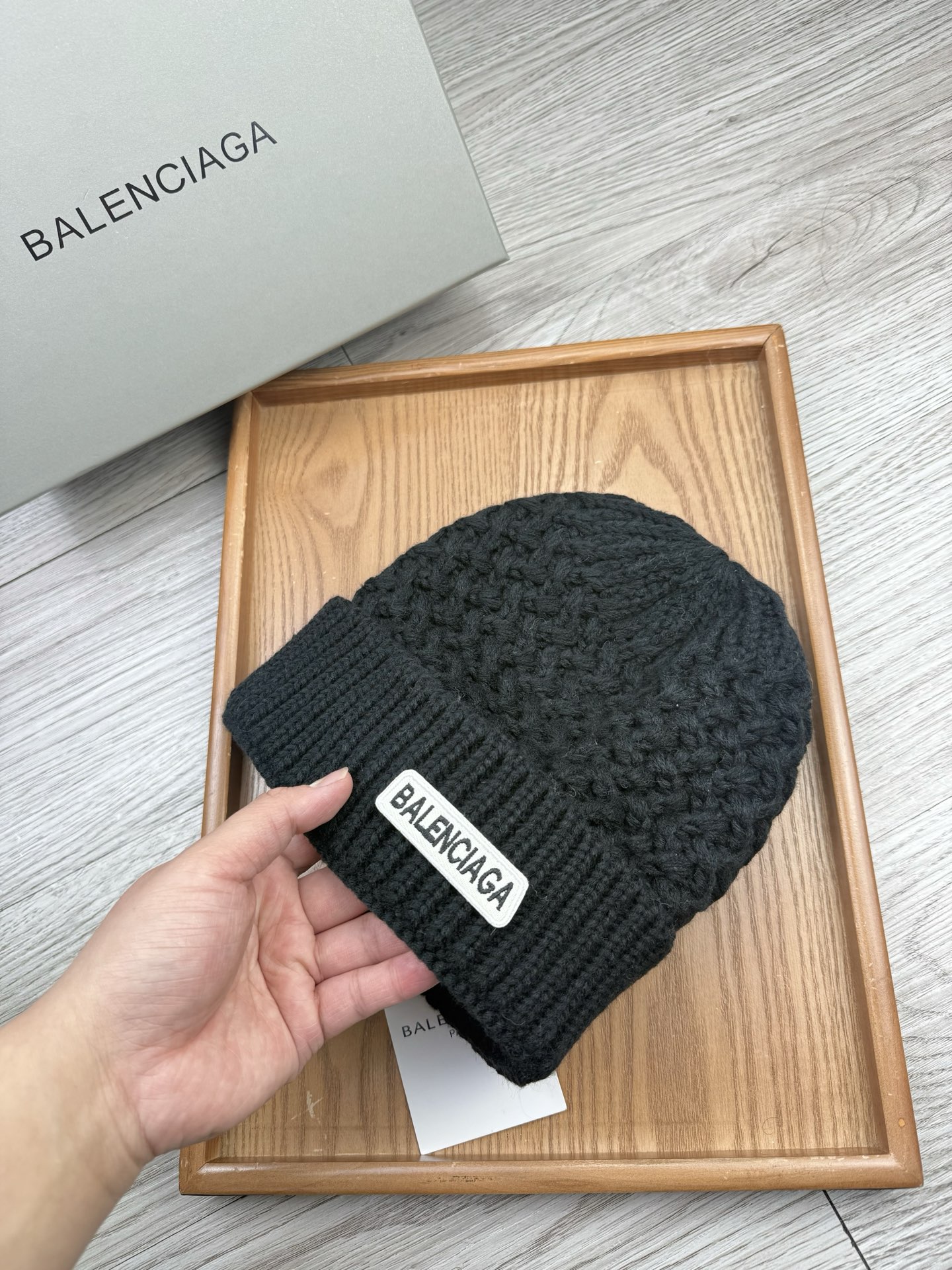 。巴黎世家。福利！【细毛线针织单帽】新款上架，特别实惠的一个系列帽子，面料：细毛线。密度紧致！毛线针织面