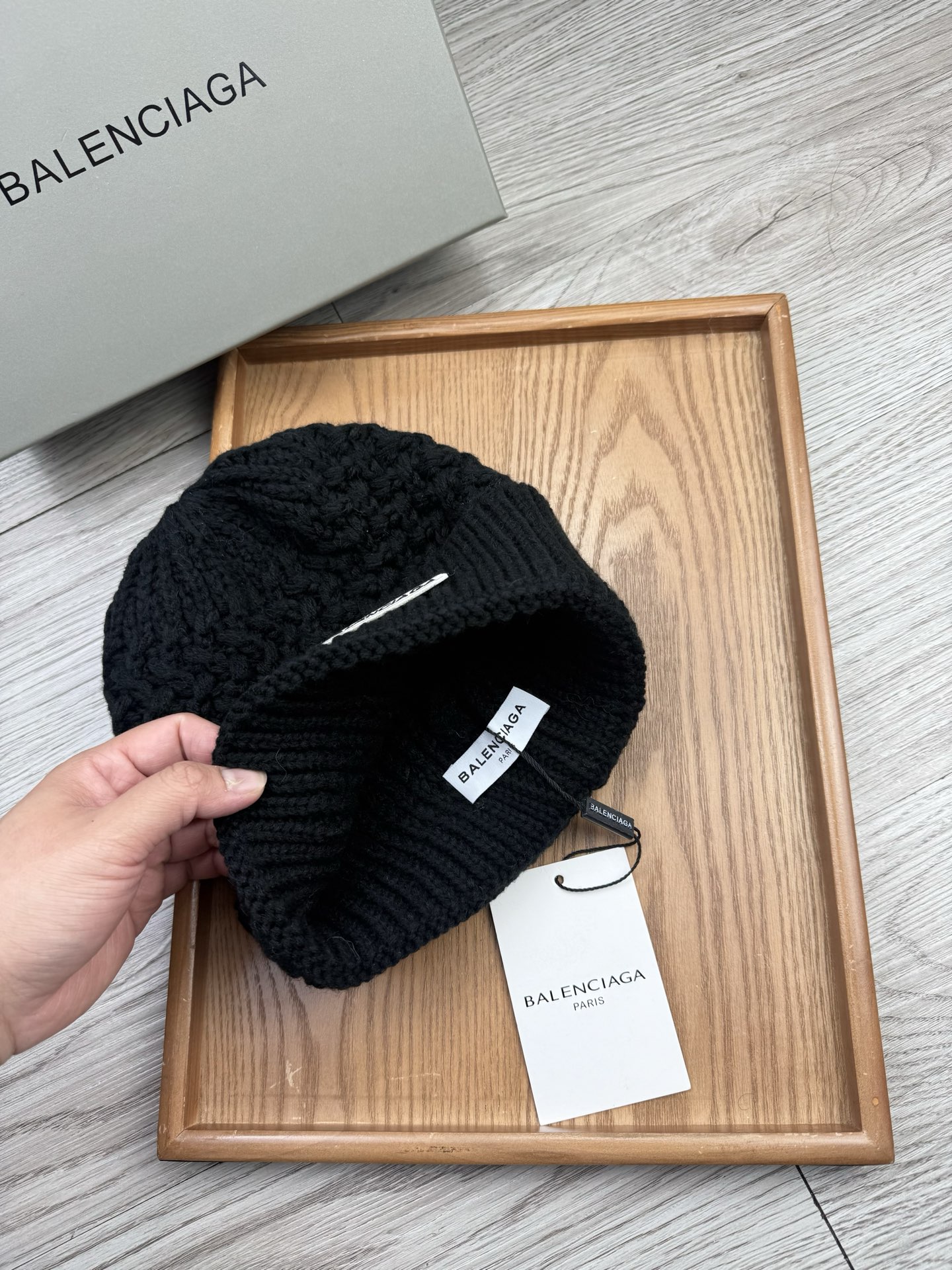 。巴黎世家。福利！【细毛线针织单帽】新款上架，特别实惠的一个系列帽子，面料：细毛线。密度紧致！毛线针织面